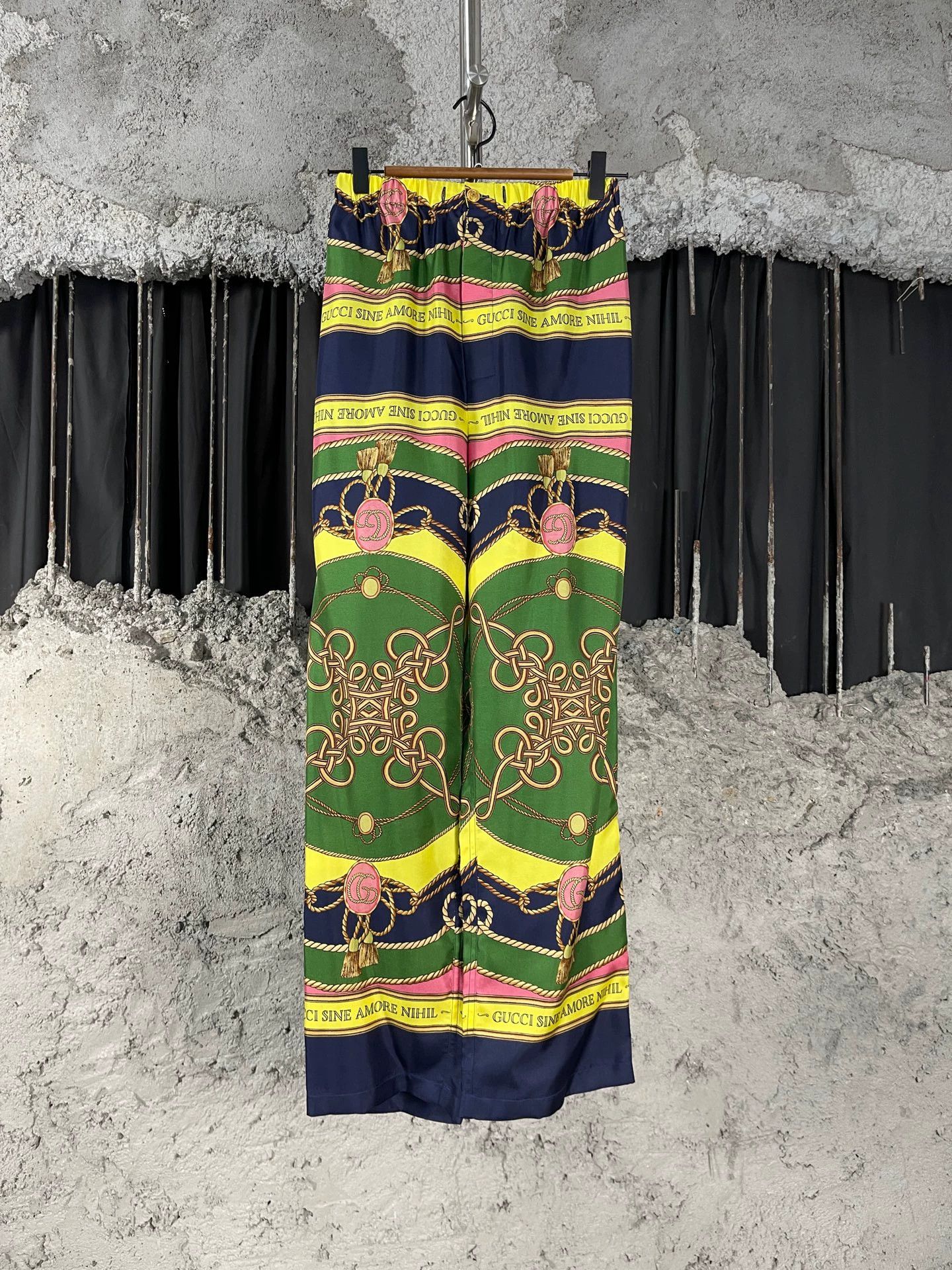 Gucci Gucci Silk Trousers Size 36 99 New Size 25" / US 0 / IT 36 - 1 Thumbnail