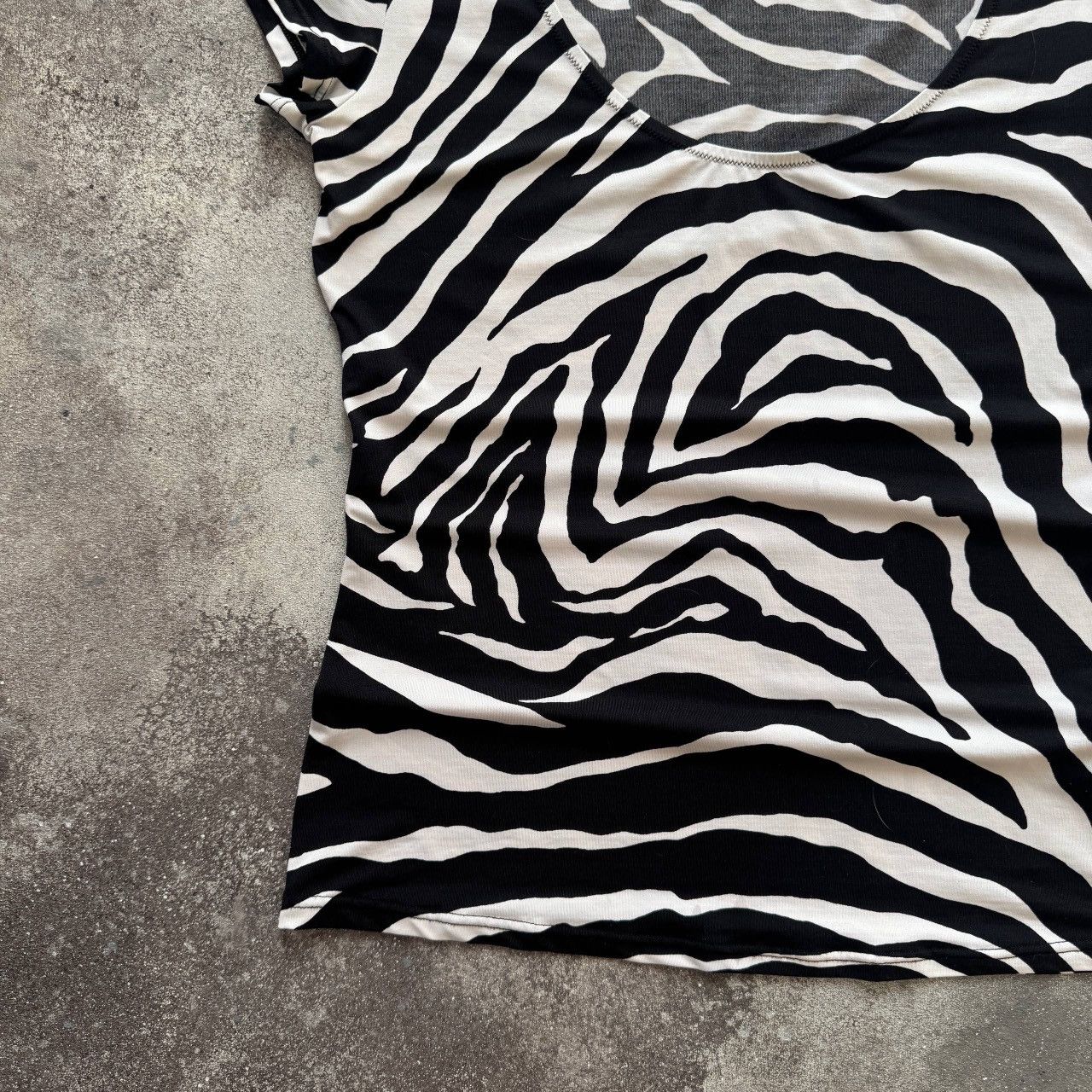 Dolce & Gabbana Dolce & Gabbana Vintage Zebra Print T-Shirt Size L / US 10 / IT 46 - 5 Thumbnail