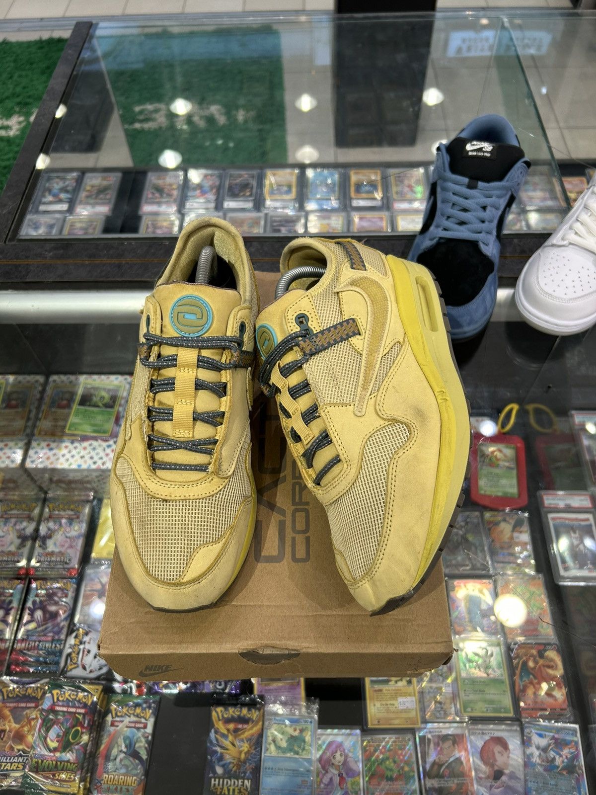 Nike × Travis Scott Nike air max 1 travis scott cactus jack saturn gold Size US 9 / EU 42 - 1 Thumbnail