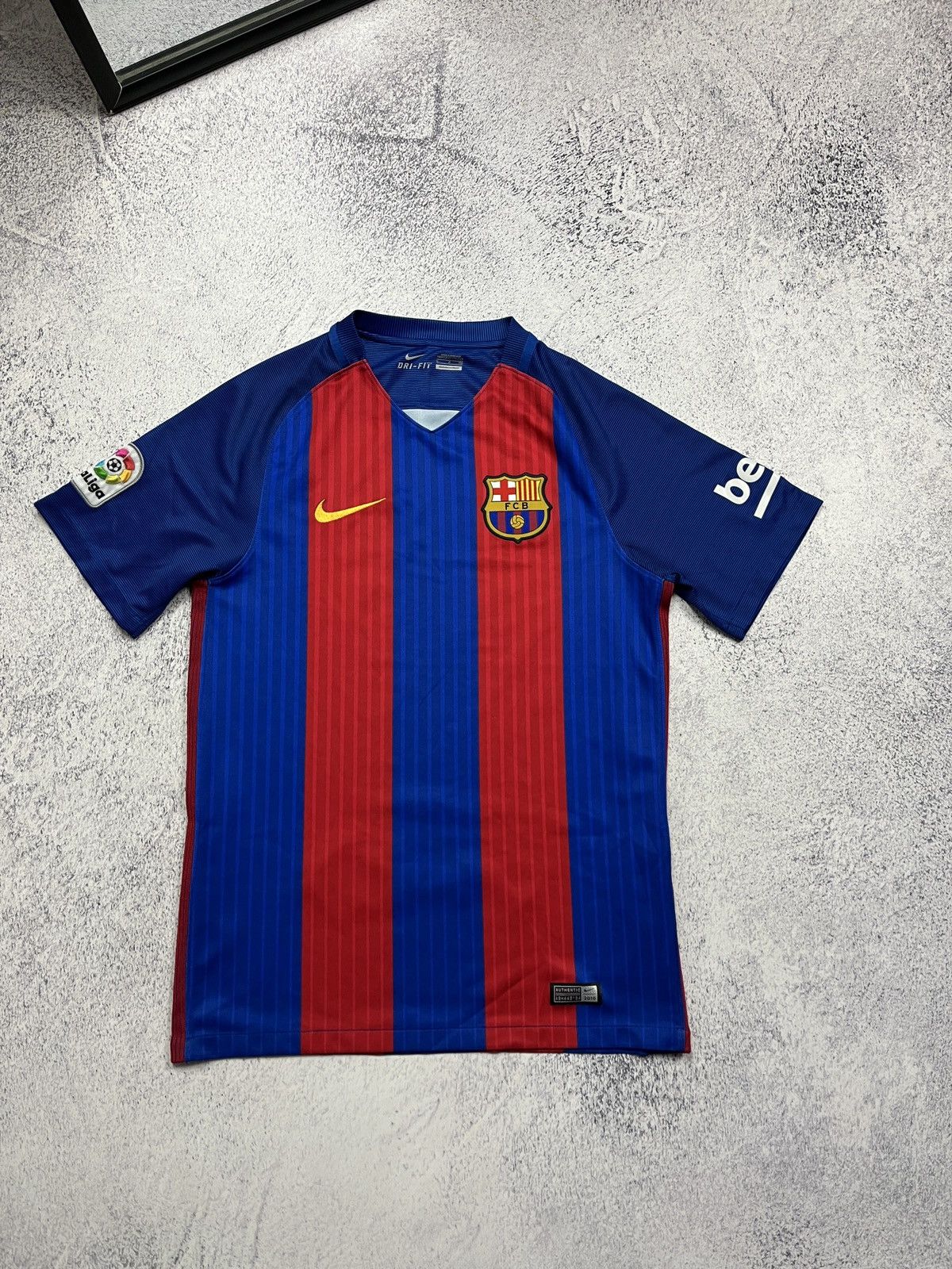 Nike Nike Barcelona 2016/2017 Home Soccer Jersey Football Shirt Size US S / EU 44-46 / 1 - 1 Thumbnail