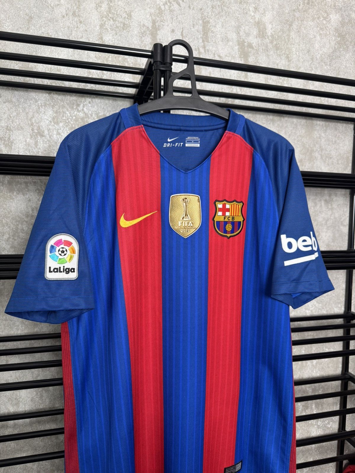 Nike Vintage Nike Barcelona Iniesta #8 Jersey Football Shirt Size US M / EU 48-50 / 2 - 3 Thumbnail