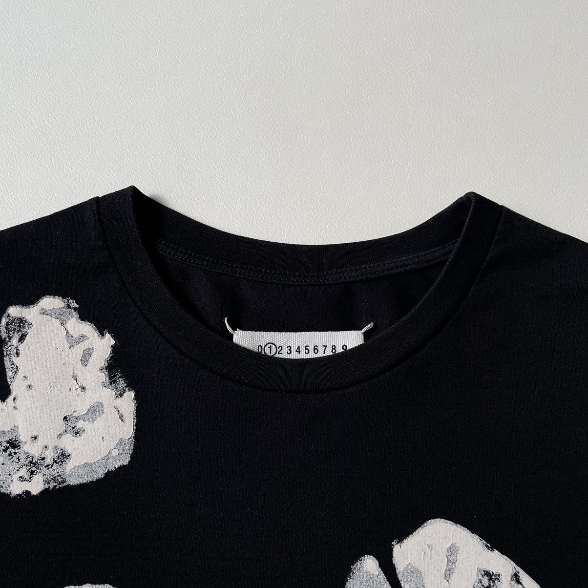 Maison Margiela A/W 19 ‘Tabi Foot Print’ Black T Shirt Size S / US 4 / IT 40 - 4 Thumbnail