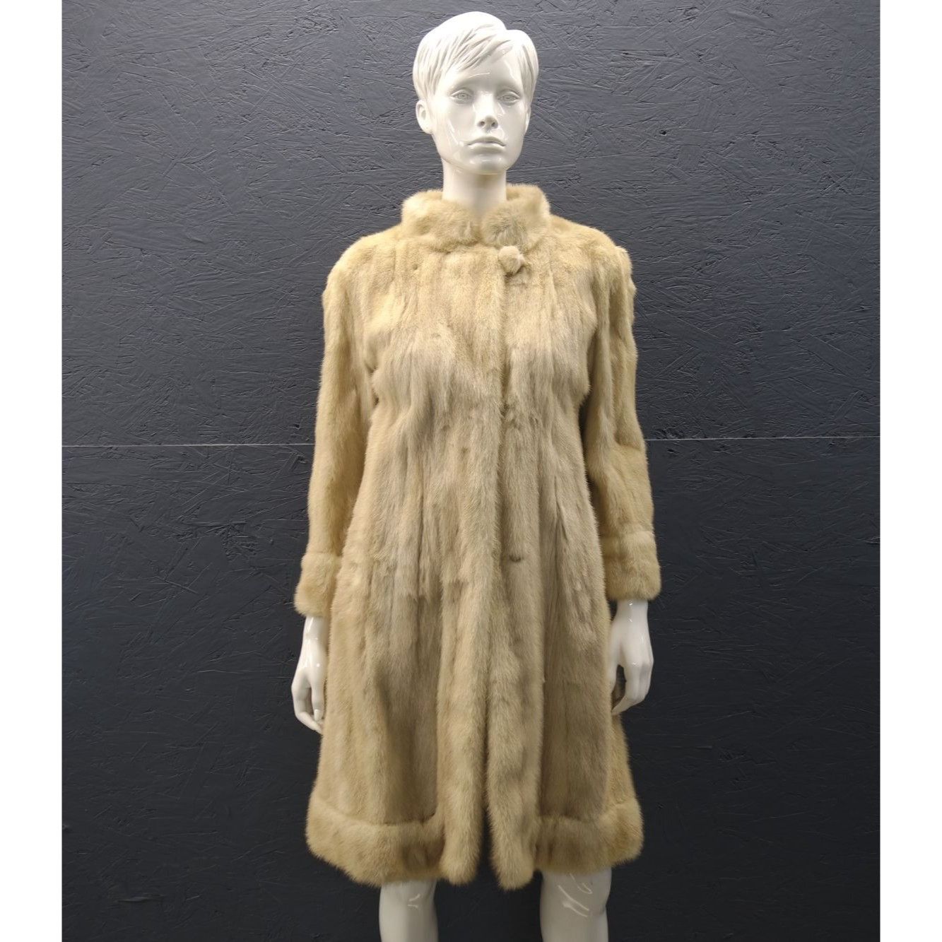 Oleg Cassini VTG Oleg Cassini Blonde Mink Coat, No Size Tag Size XS / US 0-2 / IT 36-38 - 1 Thumbnail