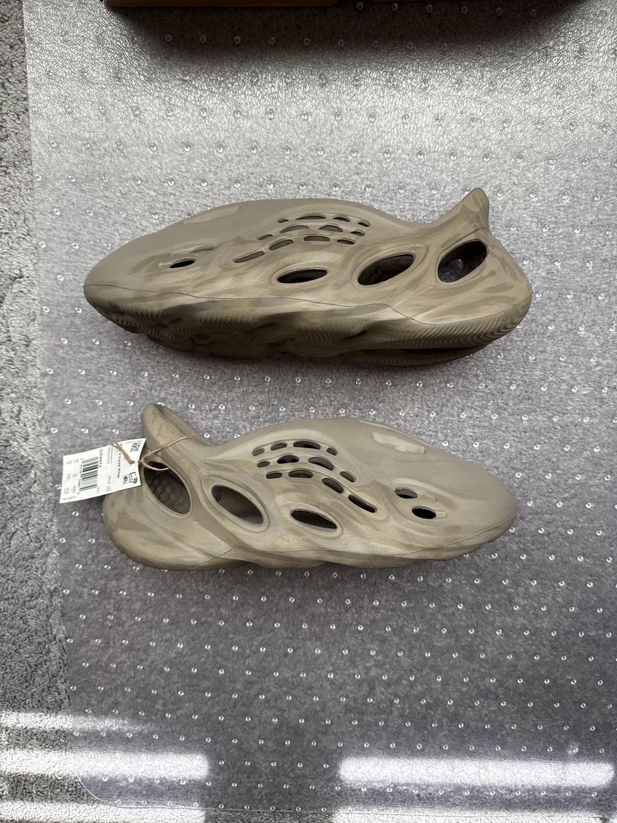 Yeezy Yeezy Foam RNNR Stone Sage Size US 10 / EU 43 - 1 Thumbnail