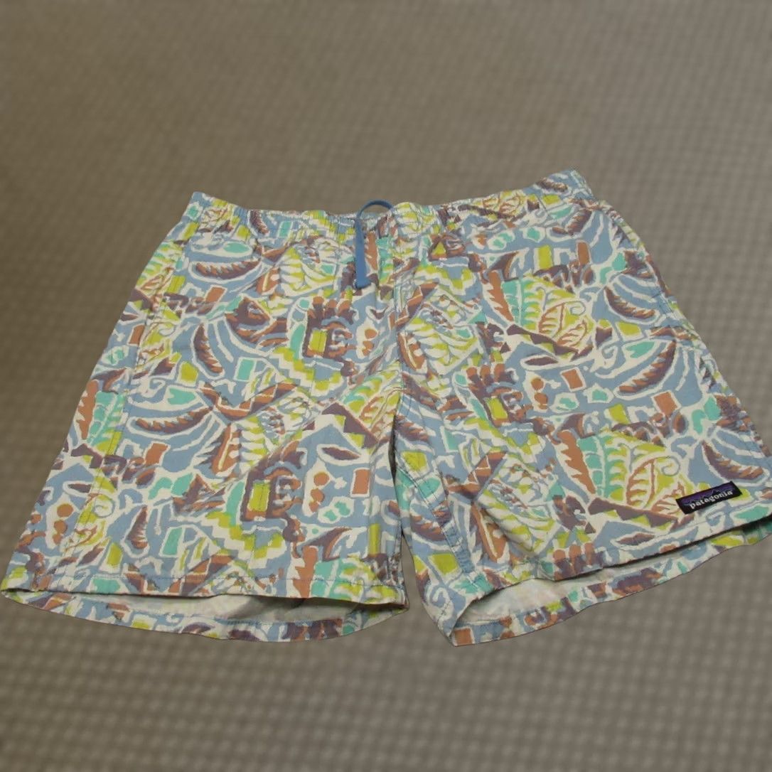 Patagonia Patagonia Shorts Mens L White Geometric Drawstring Elastic Waist Pockets Summer Beach Outdoor Casual Swim 6" Inseam Retractable Logo Size US 34 / EU 50 - 1 Thumbnail