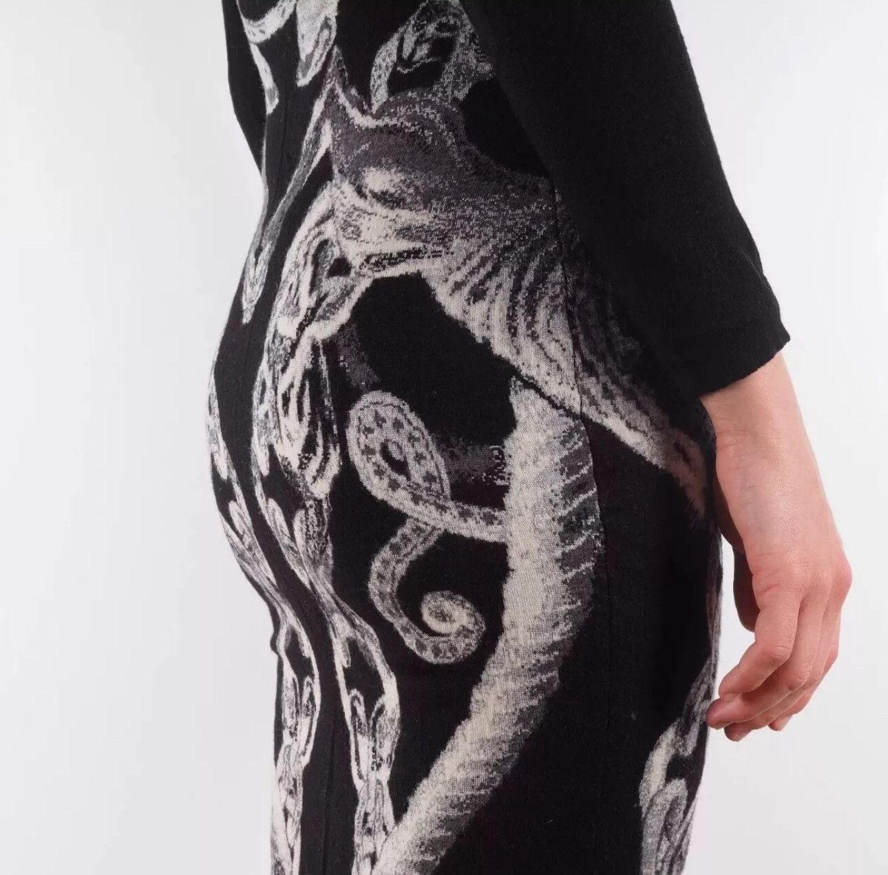 Alexander McQueen ★0% TAX★ F/W2010 Alexander McQueen Wool-Silk Graphic Dress Size S / US 4 / IT 40 - 5 Thumbnail