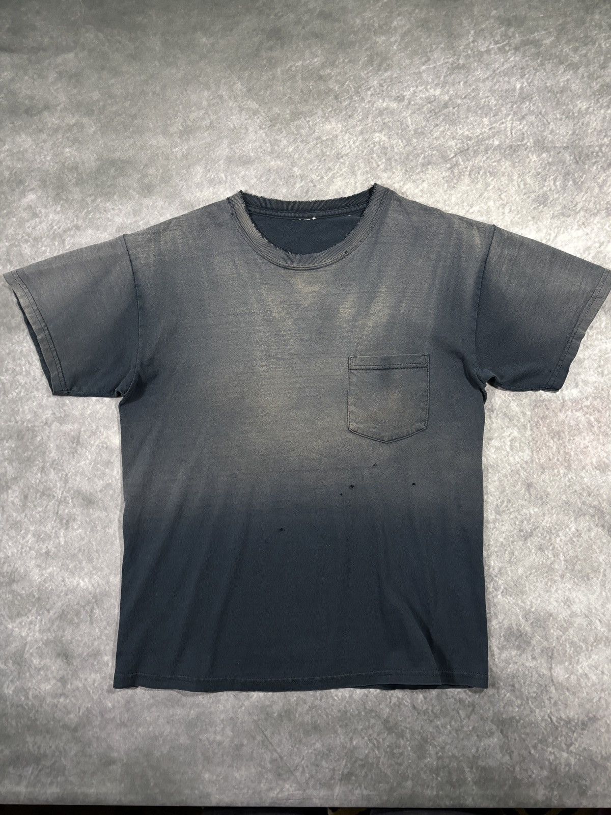 Vintage Thrashed Vintage Blank Tee Faded Distressed Bleach Sun 1990s Size US M / EU 48-50 / 2 - 13 Thumbnail