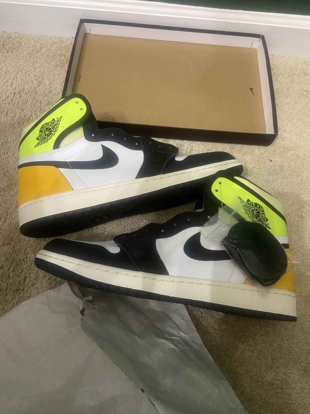 Jordan Brand × Nike Jordan 1 Retro High Size US 12 / EU 45 - 2 Thumbnail