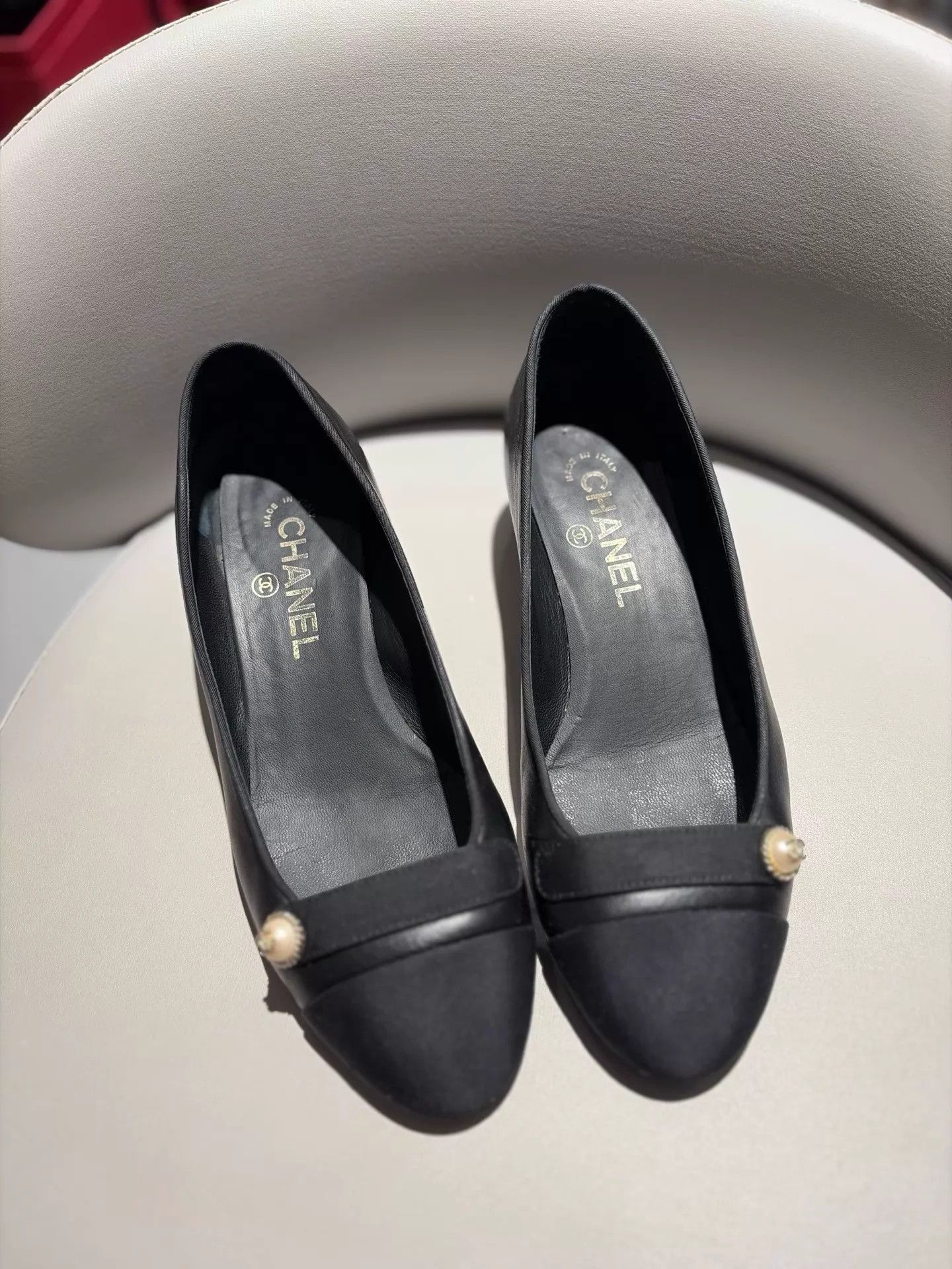 Chanel Chanel Black Pearl Button Ballet Flats 37.5 99 New Size US 7 / IT 37 - 4 Thumbnail