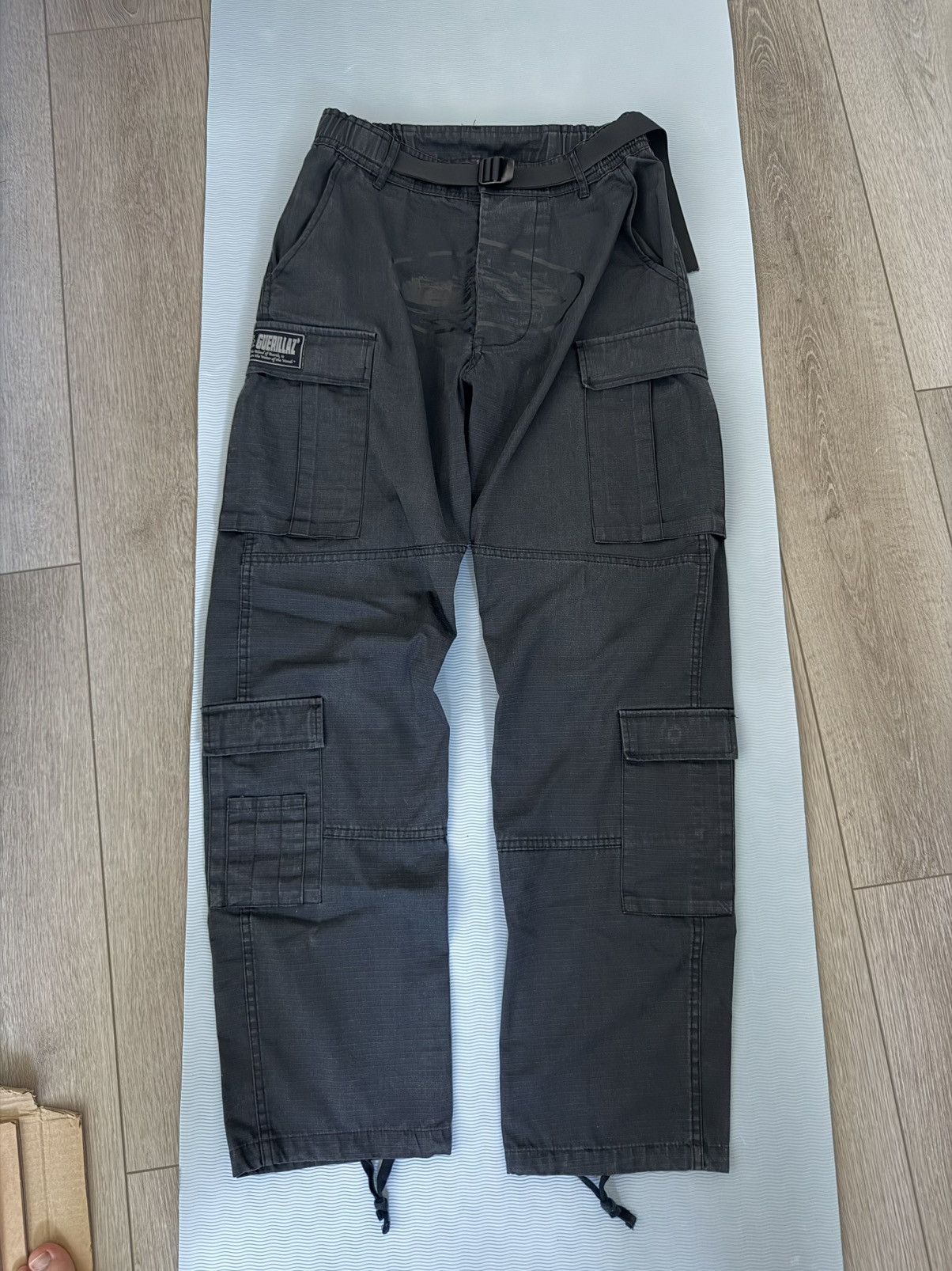 Corteiz CORTEIZ GUERILLAZ CARGOS TRIPLE BLACK Size US 30 / EU 46 - 1 Thumbnail