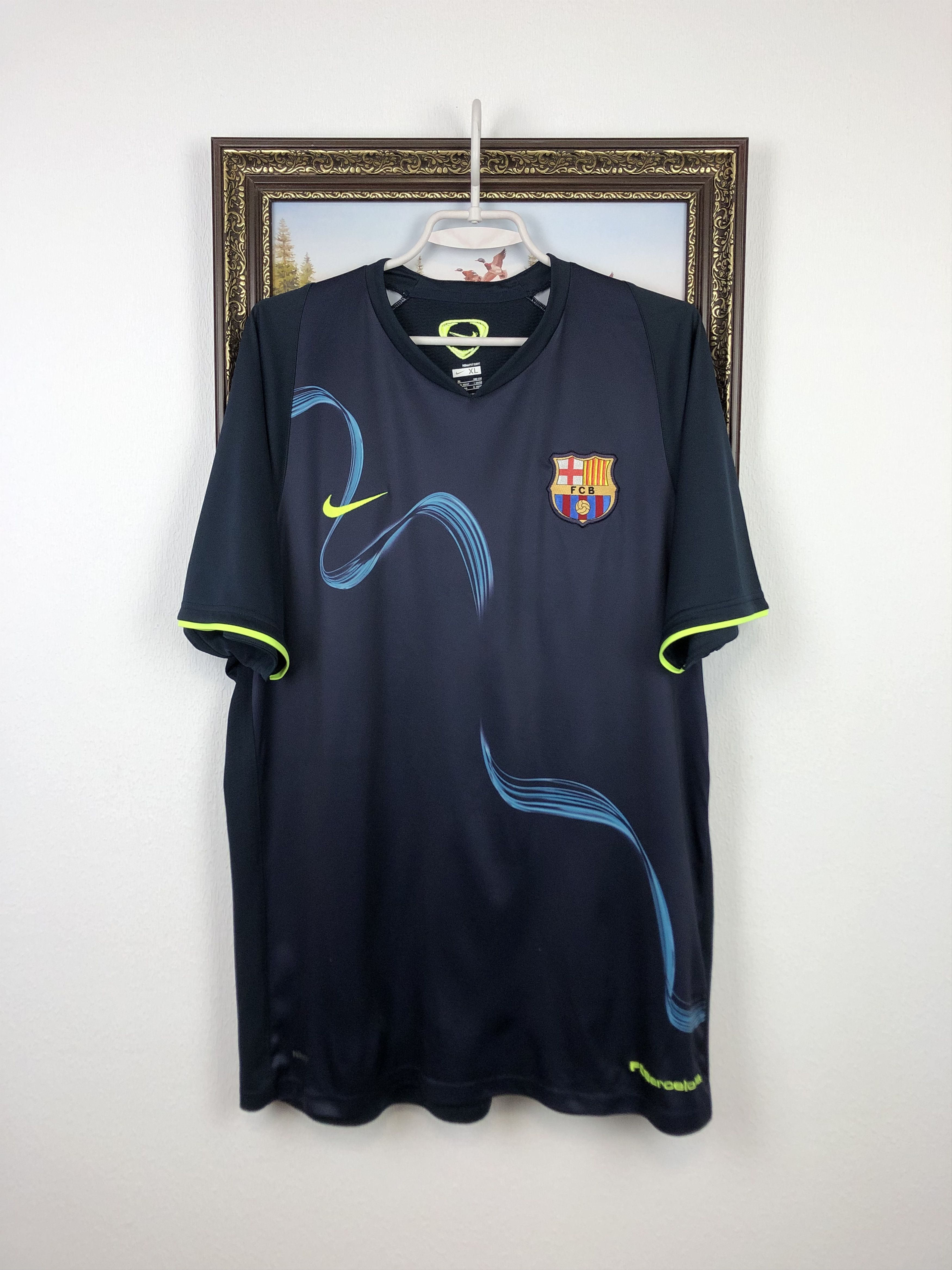Nike Vintage Nike FC Barcelona Train Shirt Soccer Jersey Mens Tee Size US XL / EU 56 / 4 - 1 Thumbnail