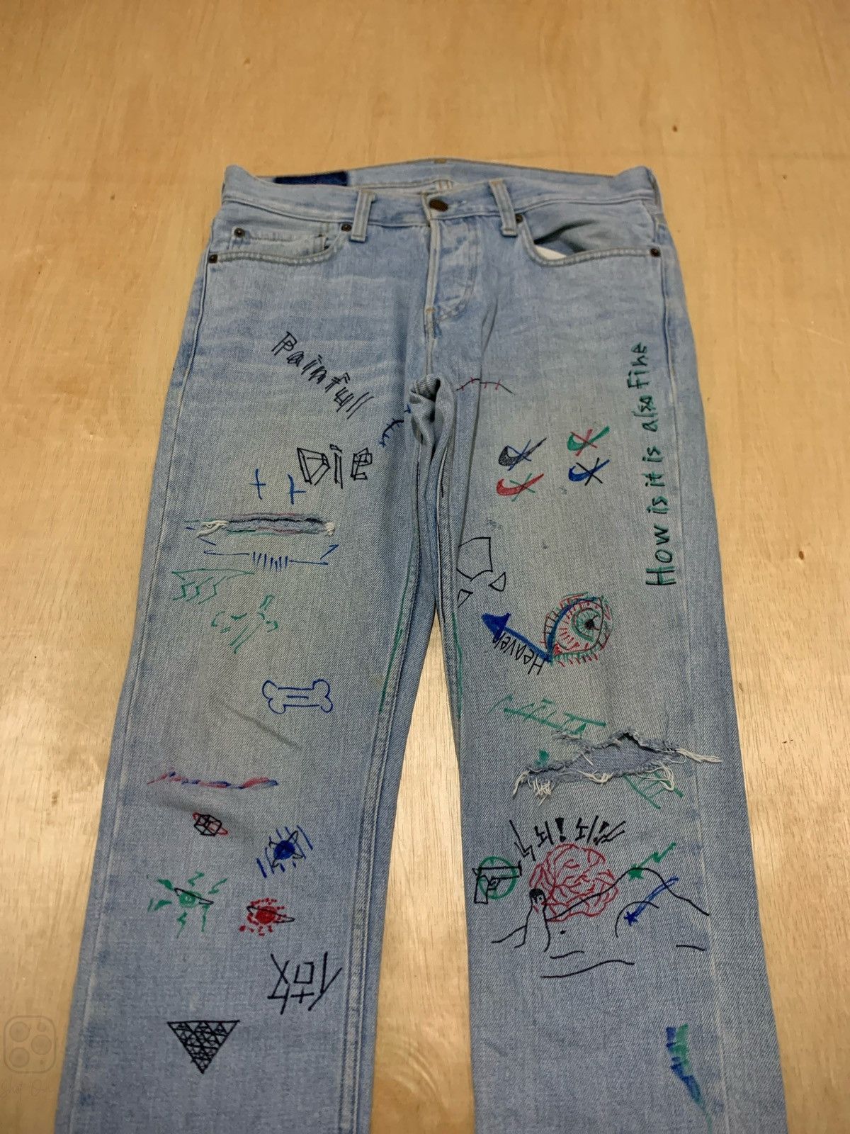 Japanese Brand Holister Distressed Denim Grafiti Jeans Size US 33 - 2 Thumbnail