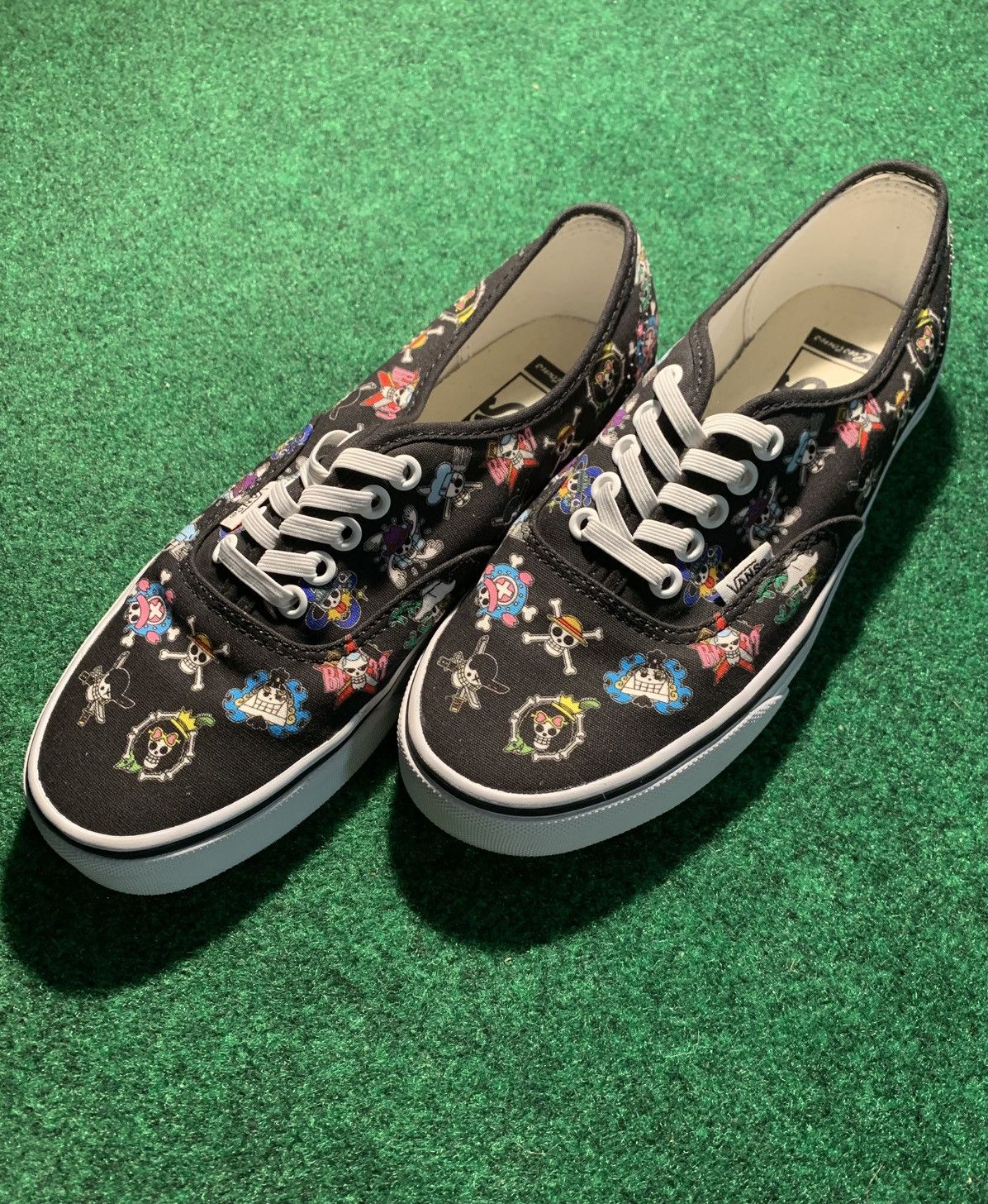 Vans One Piece X Vans Authentic Classic Shoe Size US 6.5 / EU 39-40 - 2 Thumbnail