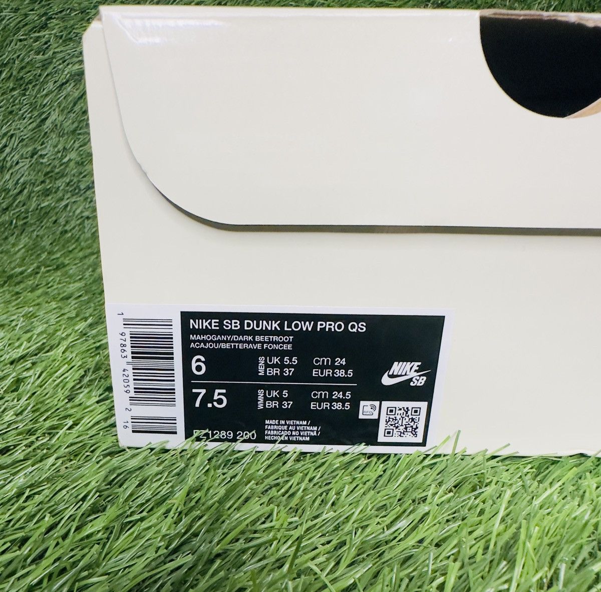 Nike Nike SB Dunk Low & Riot Skateshop Size US 6 / EU 39 - 10 Thumbnail