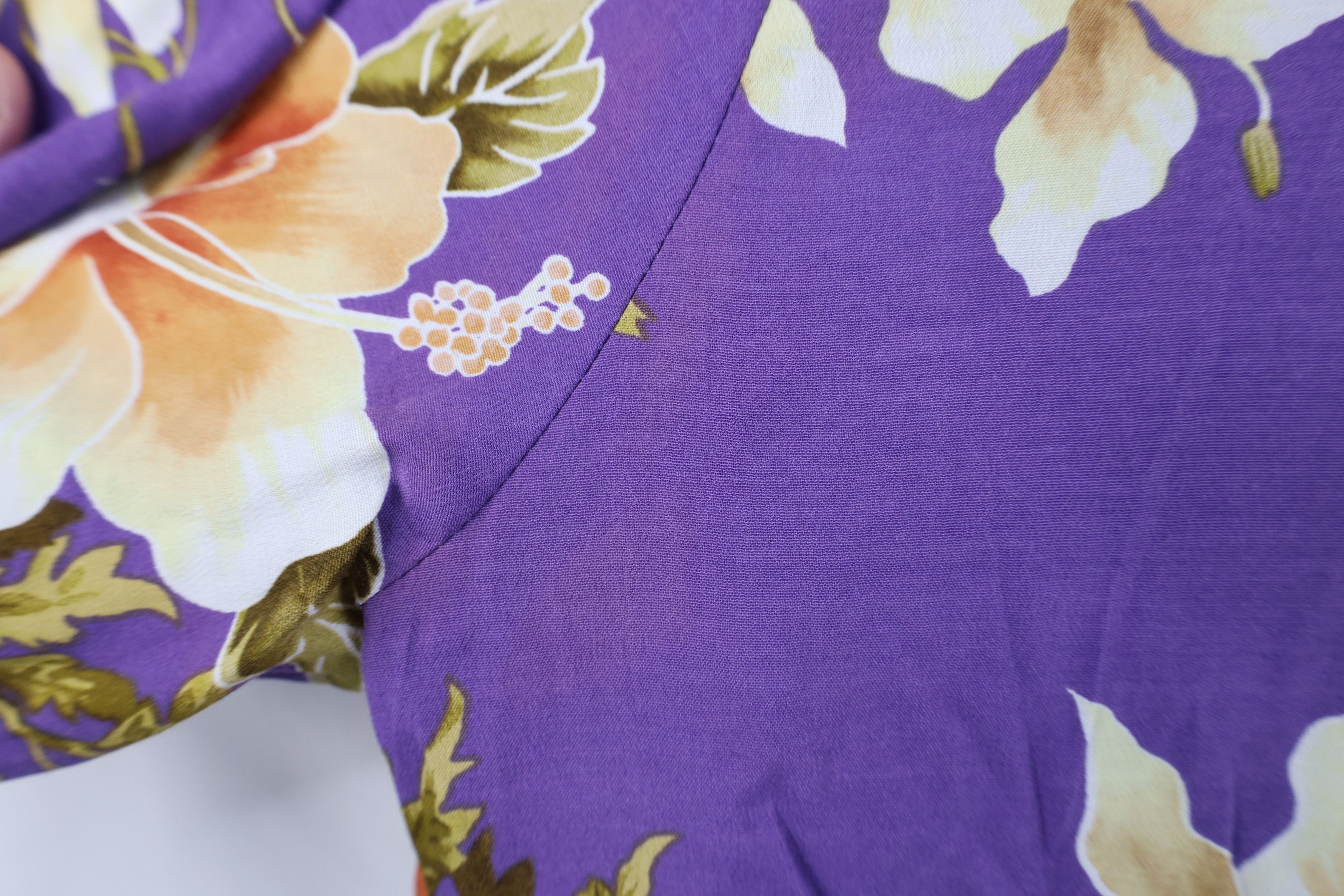 Vintage Vintage 90s Streetwear Rayon Gabardine Hawaiian Button Shirt Size M / US 6-8 / IT 42-44 - 5 Thumbnail