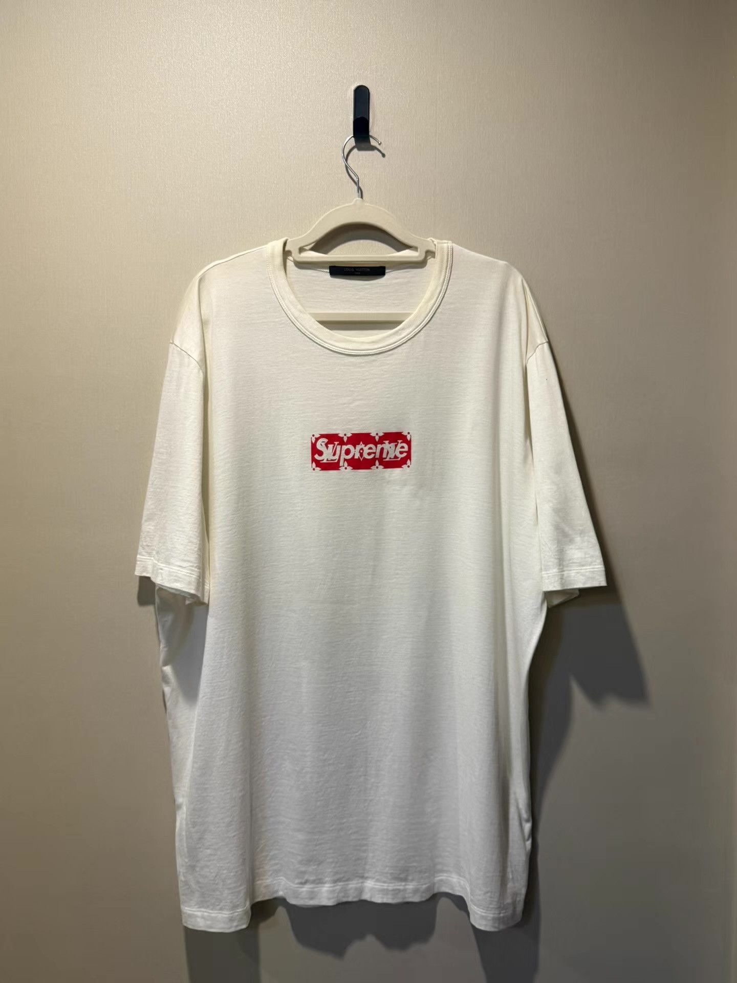Louis Vuitton Louis Vuitton x Supreme Box Logo T‑shirt Ｑ20 Size US L / EU 52-54 / 3 - 5 Thumbnail