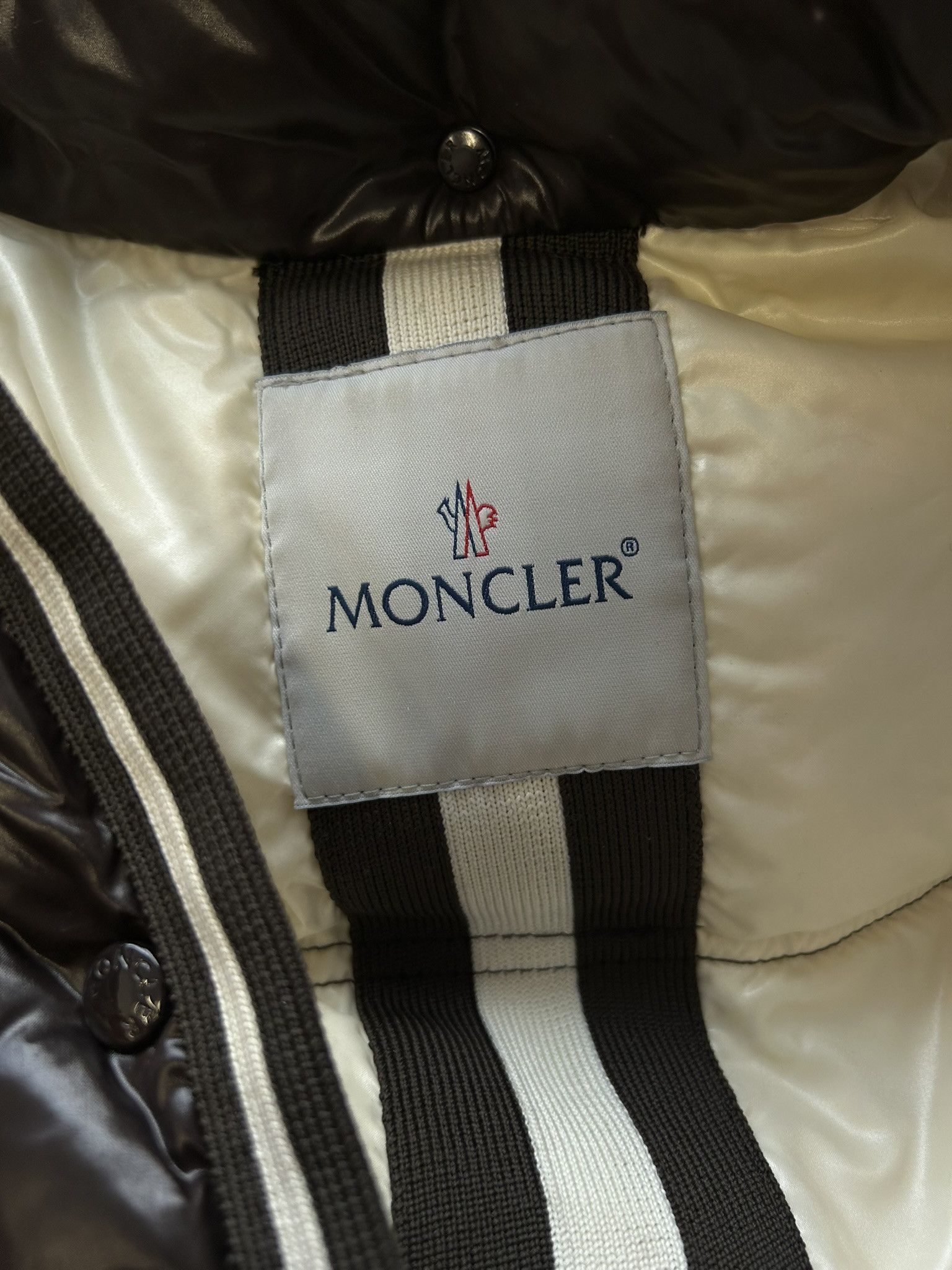 Moncler Moncler quincy hooded puffer jacket with badge Size XS / US 0-2 / IT 36-38 - 14 Thumbnail