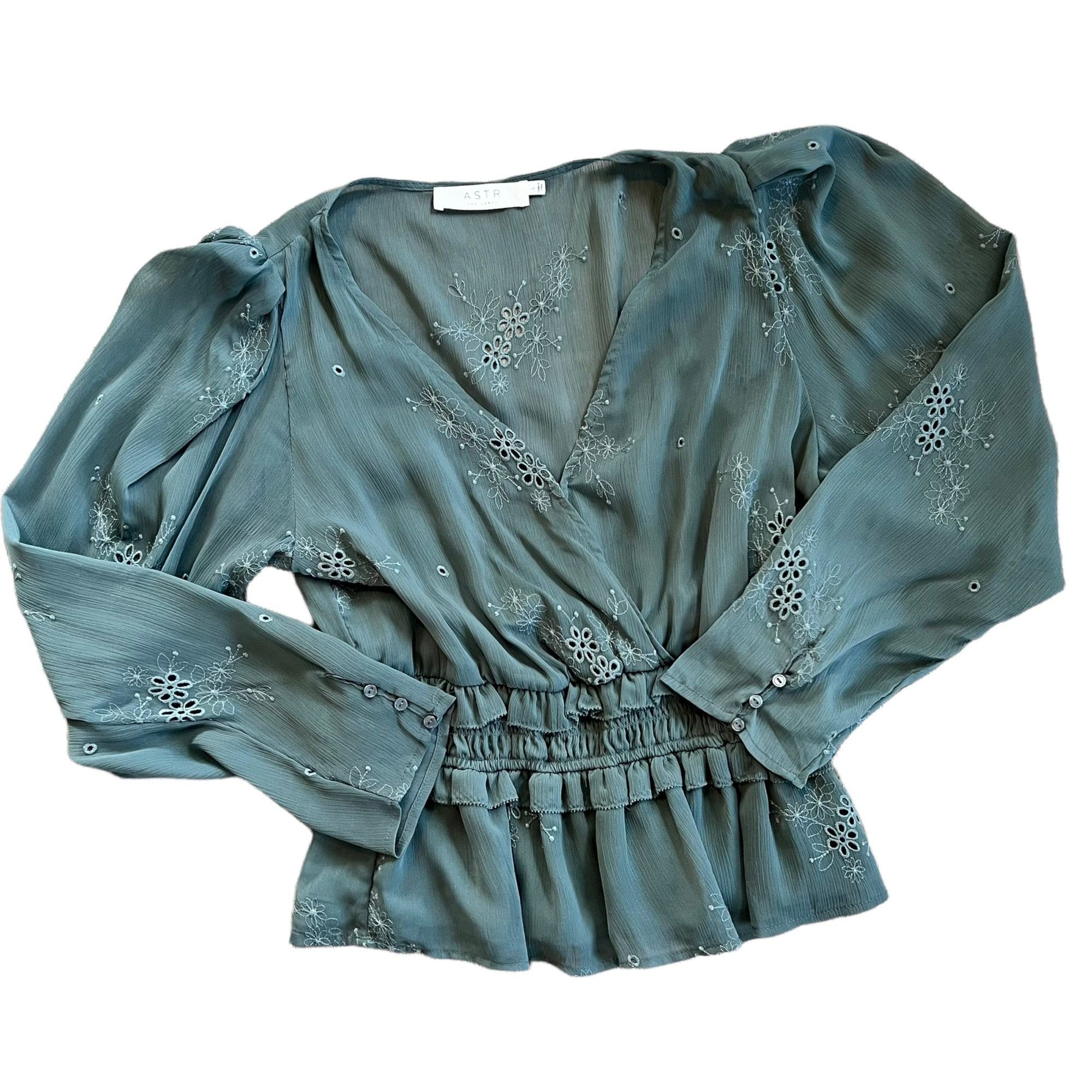 ASTR The Label ASTR The Label Floral Embroidered Boho Babydoll Top L Size L / US 10 / IT 46 - 1 Thumbnail