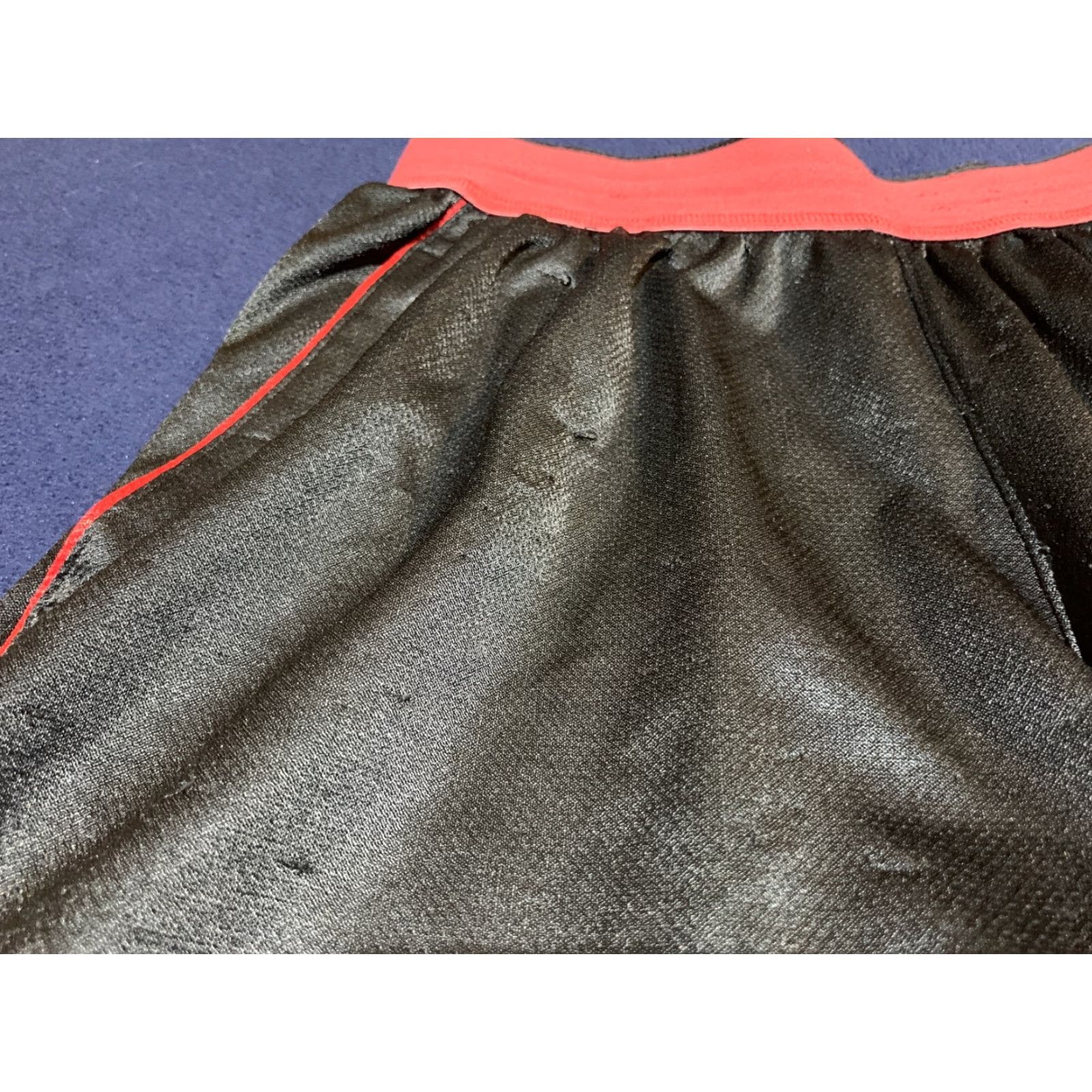 Under Armour VINTAGE Under Armour Men Basketball Shorts Small Activewear Red 90s Size US 29 - 3 Thumbnail