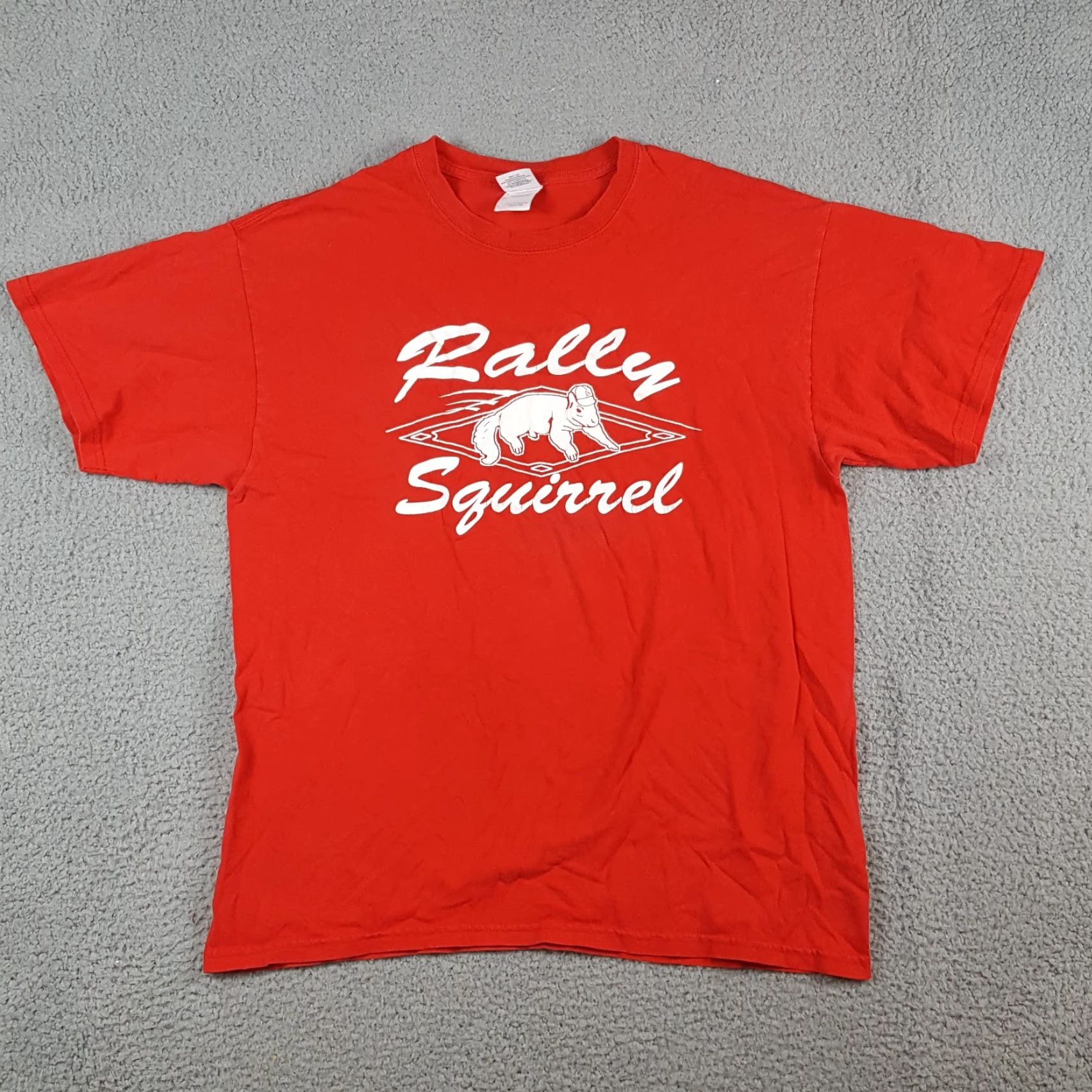 Gildan VINTAGE Ole Miss Rebels Rally Squirrel Football T Shirt Mens L Red Cotton Embroidered Logo College Y2K 90s 00s Football University Vintage Shirt Size US L / EU 52-54 / 3 - 2 Thumbnail