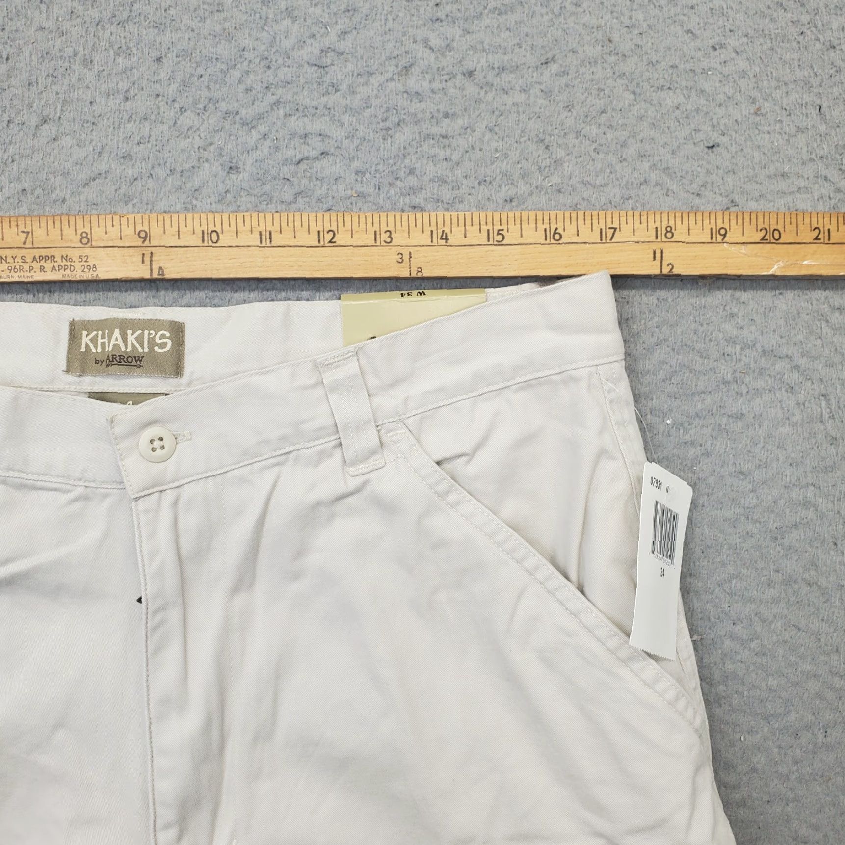 Arrow Arrow Khakis Mens 34W Tan Classic Fit Casual Cargo Pocket Shorts Mens 34 Tan Cargo Pocket 8.75 Inseam 100% Cotton Size US 34 / EU 50 - 5 Thumbnail