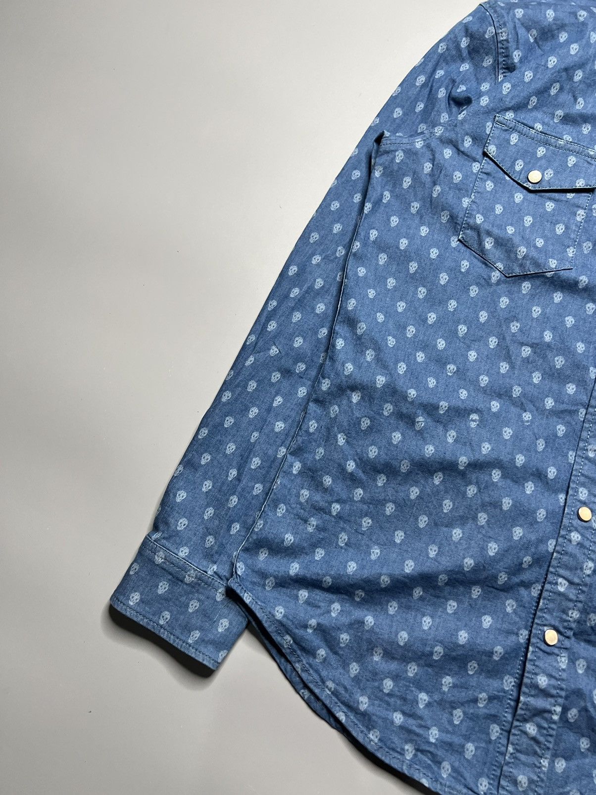 Alexander McQueen Alexander Mcqueen Snap Button down Skull Mono Denim Shirt Size US S / EU 44-46 / 1 - 3 Thumbnail