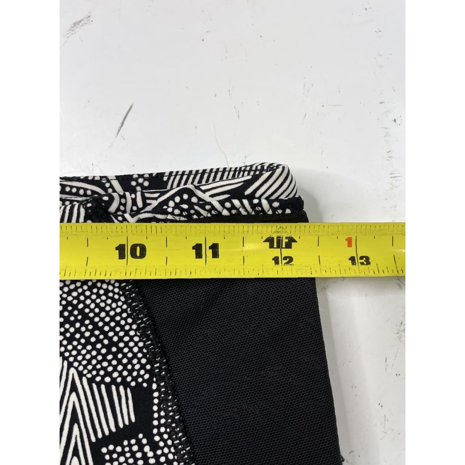 Lululemon Lululemon Womens Leggings Size 4 Goal Crusher 7/8 Tight Dottie Tribe White Black Size 27" / US 4 / IT 40 - 6 Thumbnail
