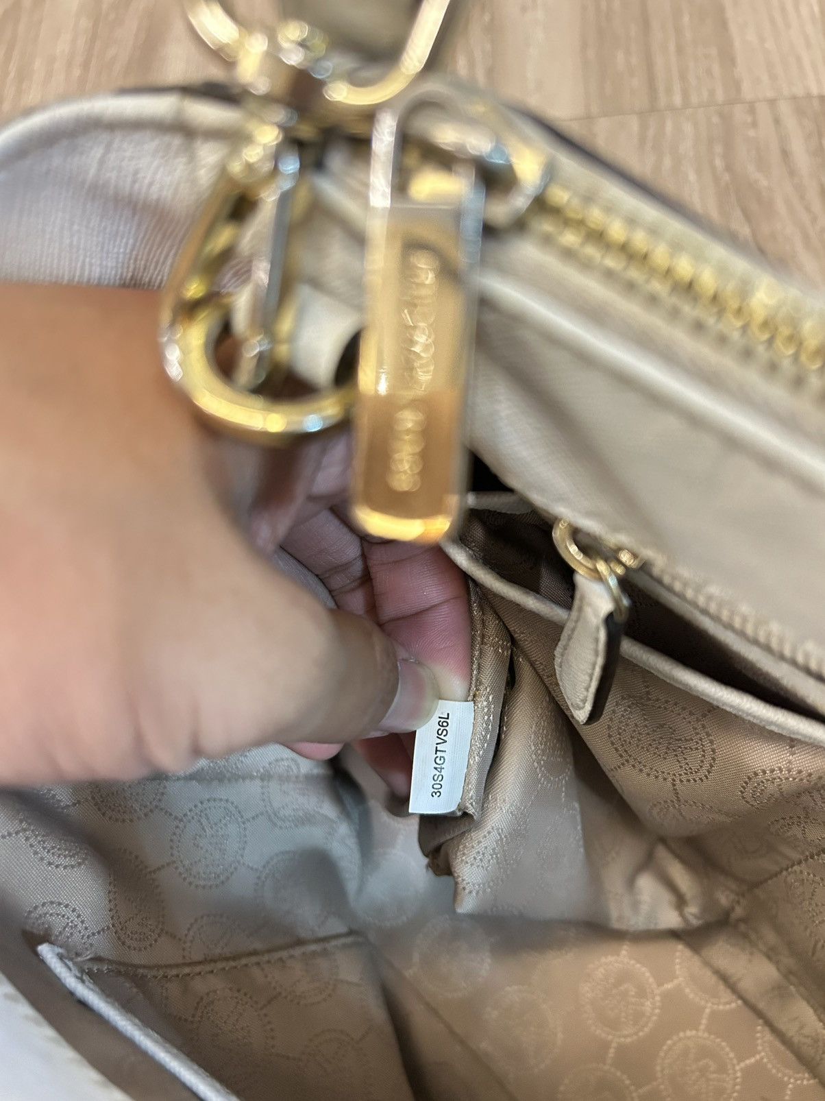 Michael Kors Michael Kors White Saffiano Leather Sutton Medium Satchel Size ONE SIZE - 10 Thumbnail