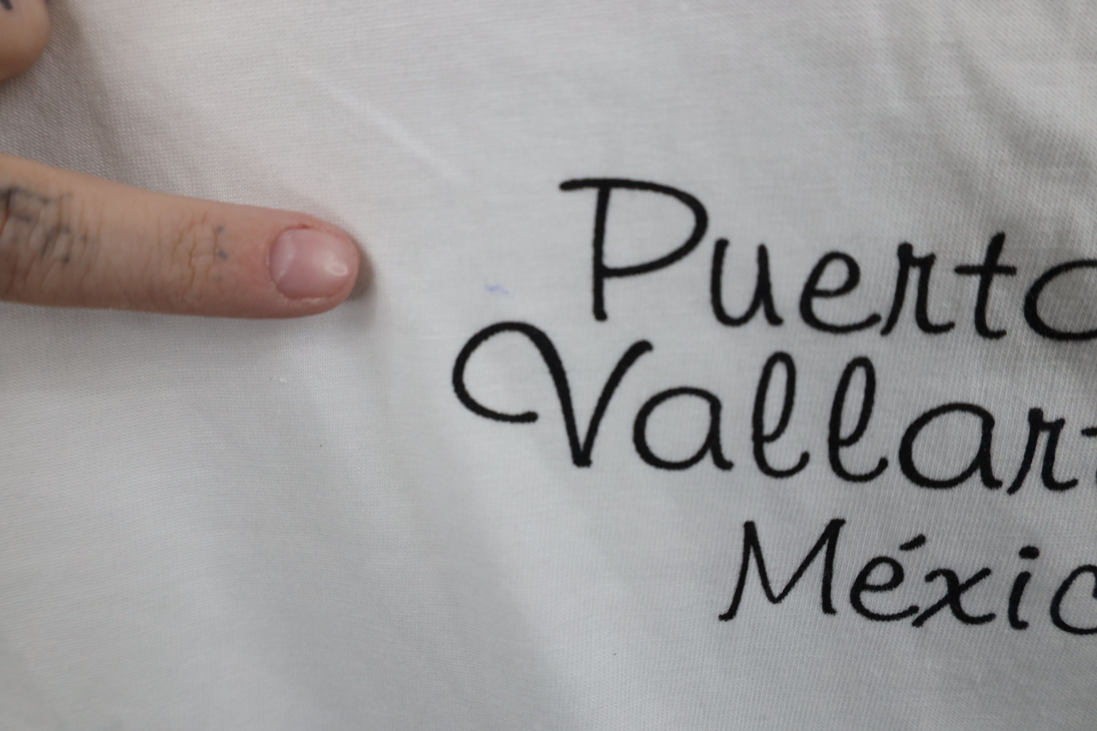 Vintage Vintage 90s Streetwear Mexico Parrot Flower Beach T-Shirt Size ONE SIZE - 6 Thumbnail