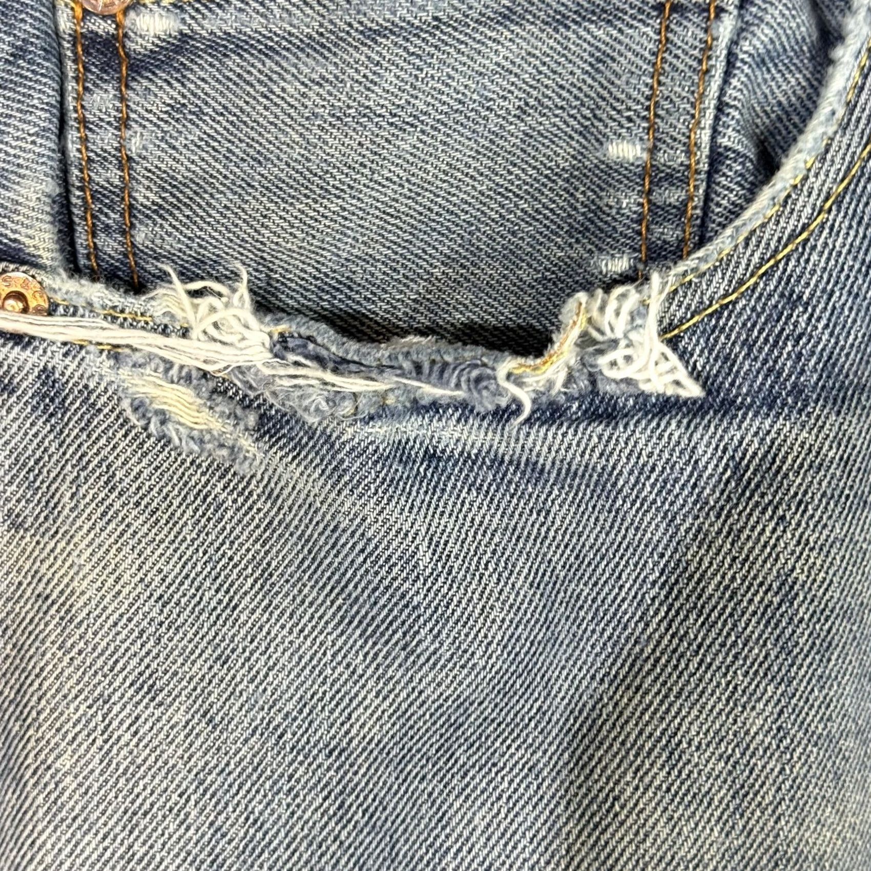 Levi's VINTAGE Levi's 505 Jeans Mens 34x29 Blue Denim Distressed Straight Leg Medium Wash Pants Regular 34 Blue Womens Mens? Size US 34 / EU 50 - 3 Thumbnail