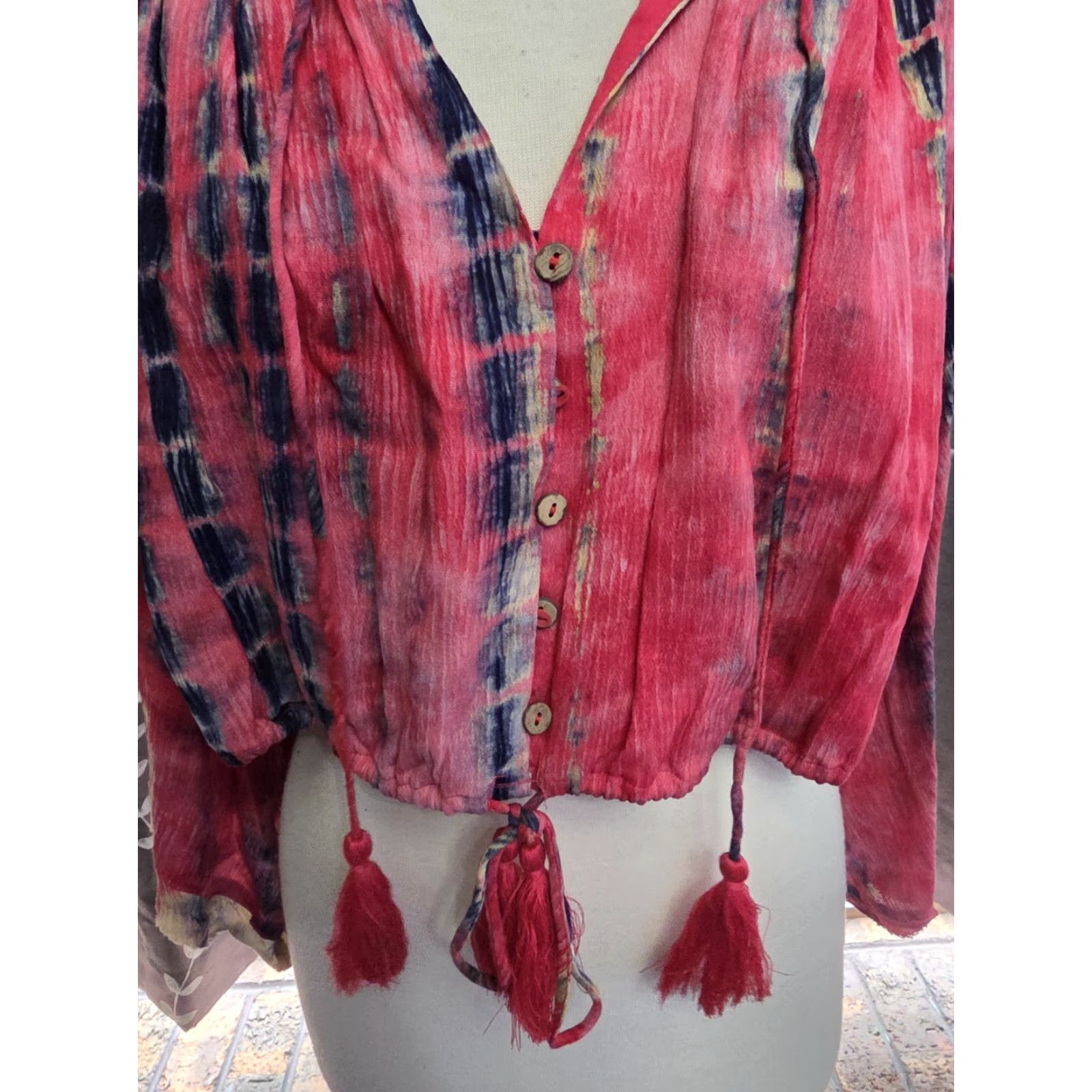 Vintage VINTAGE Shop Neighbor Cropped Blouse Shirt Womens Tie Dye Pink 3/4 Sleeve V-Neck Bell Ruffle Tassel Boho Beach Hippie Summer Spring Fall Size S / US 4 / IT 40 - 6 Thumbnail