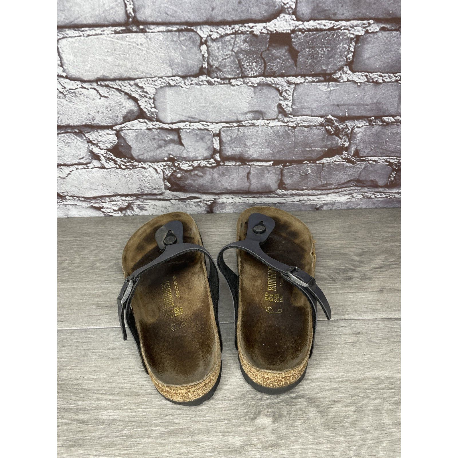 Birkenstock Birkenstock Gizeh Metallic Blue Leather Strap Sandals Women Size US 6 / IT 36 - 6 Thumbnail