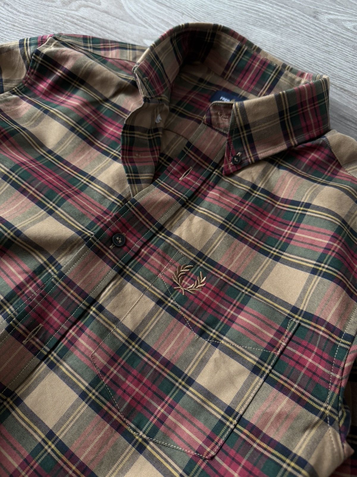 Fred Perry Fred Perry Embroidered Logo Cell Shirt Size US L / EU 52-54 / 3 - 11 Thumbnail