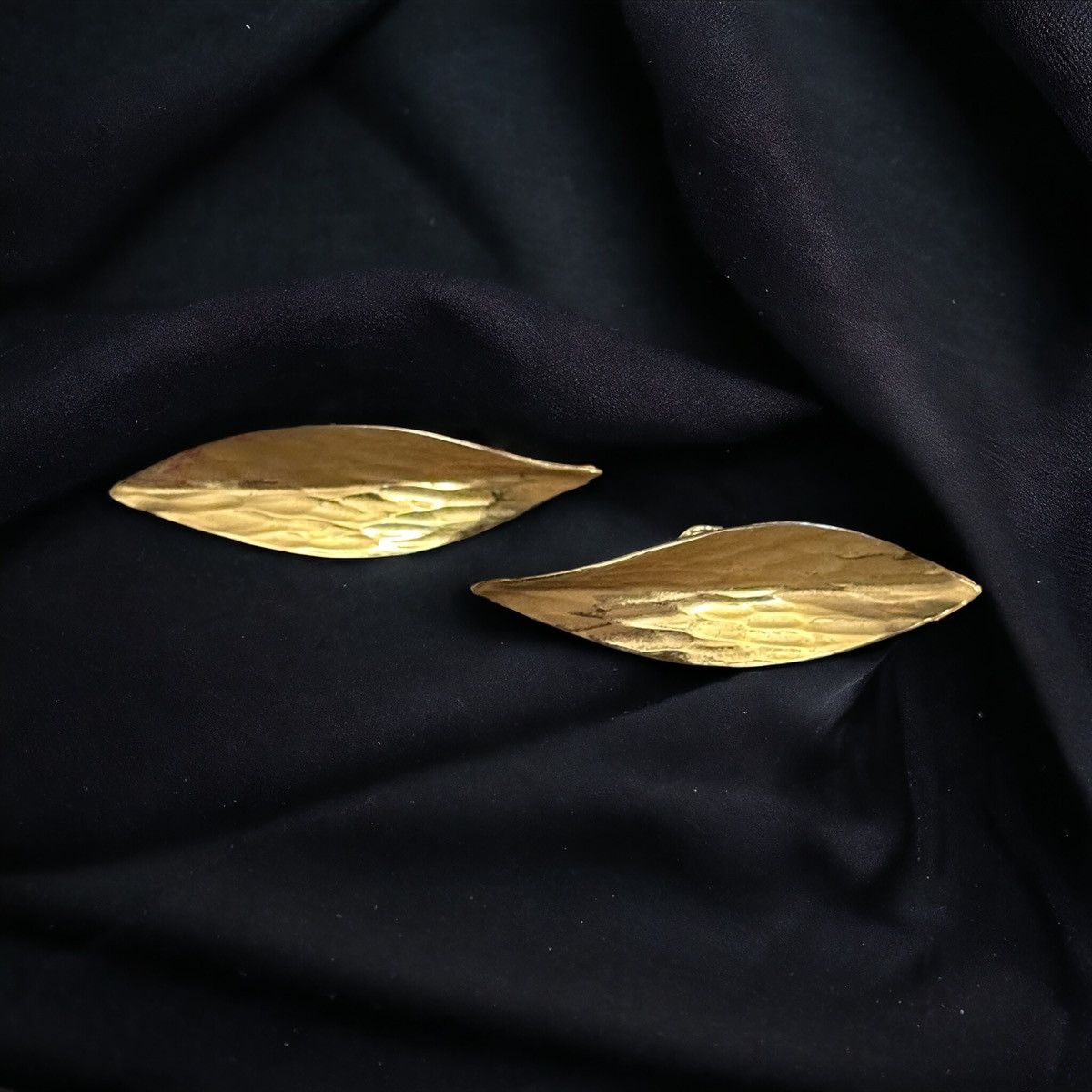 Other × Vintage Vintage Napier curved leave screw back earrings Size ONE SIZE - 1 Thumbnail