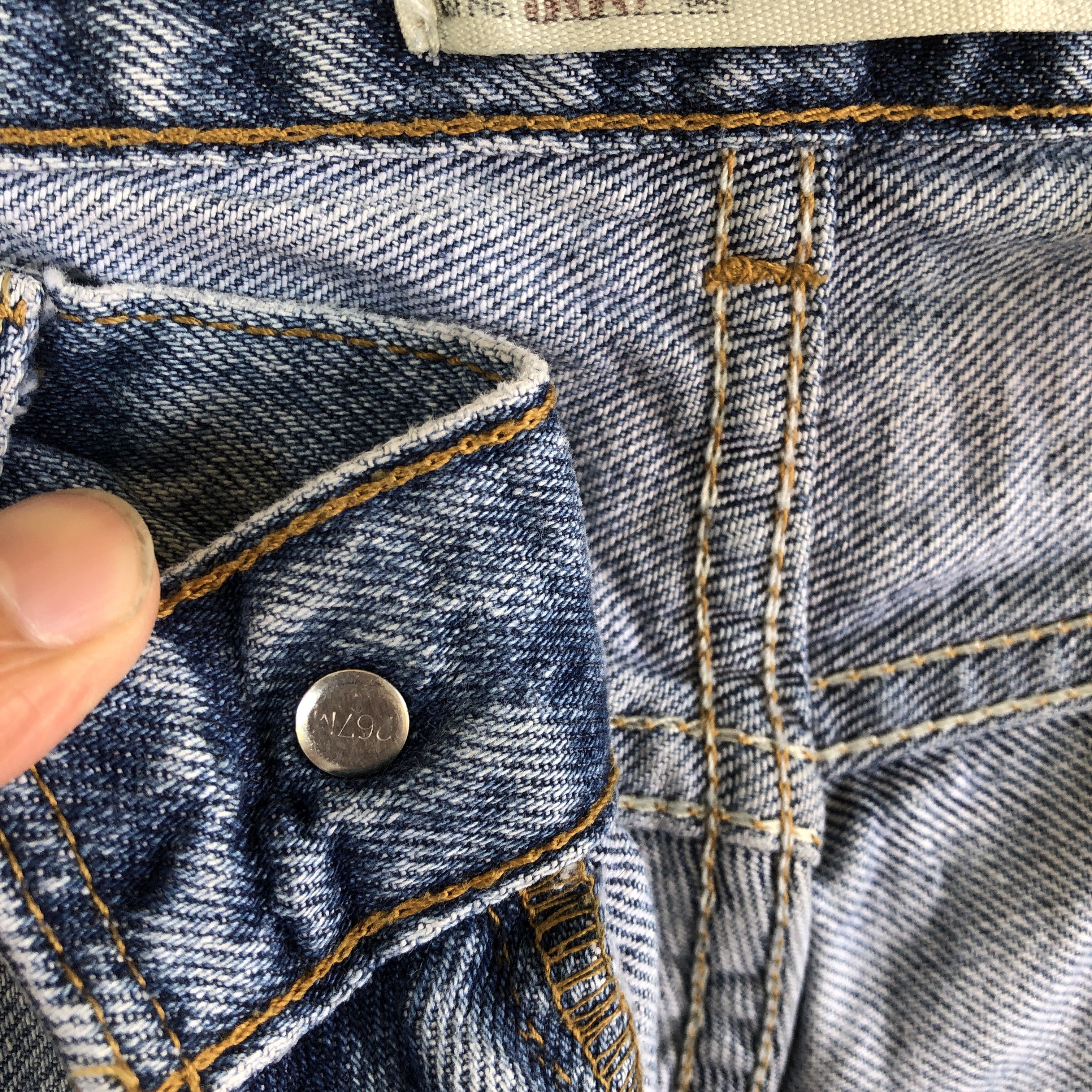 Levi's Vintage Levis 560 Baggy Jeans Levi's Faded Light Wash Denim Size US 34 / EU 50 - 7 Thumbnail