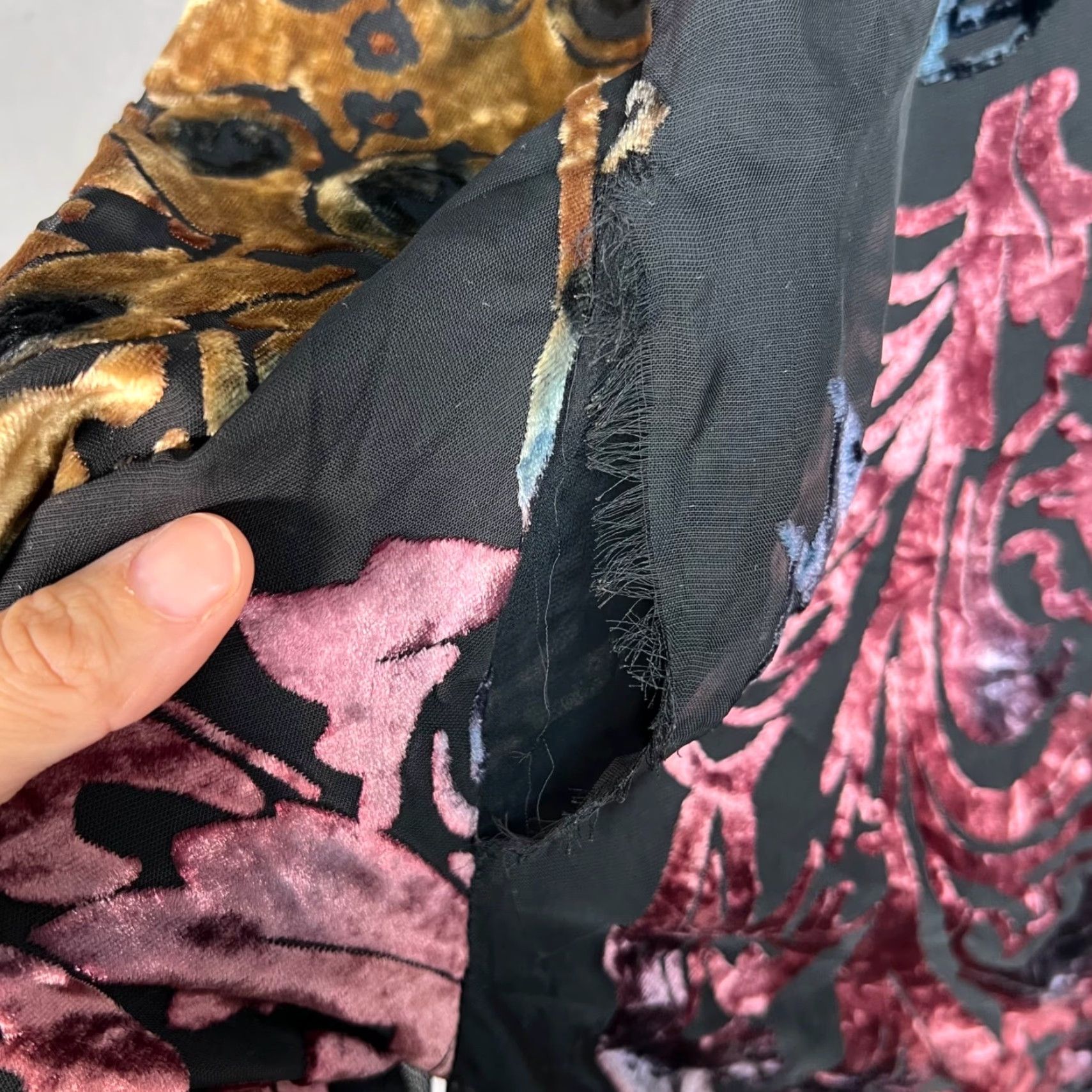 Velvet VINTAGE Creme De Silk Shirt 2X Black Silk Velvet Button-Up Womens 90s Fashion Holiday? Size XXL / US 16-18 / IT 52-54 - 6 Thumbnail