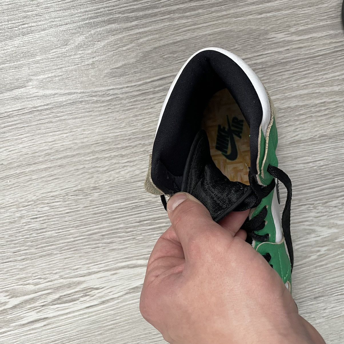 Jordan Brand Air Jordan 1 Lucky Green Size US 6.5 / EU 39-40 - 3 Thumbnail