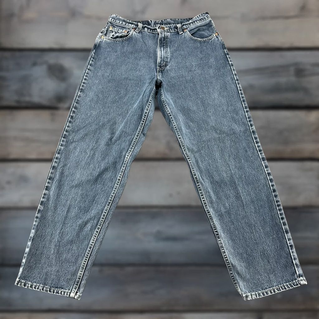 Levi's VINTAGE Levi's 561 Jeans Women 14 Blue Relaxed Straight 31 In Inseam 5-Pocket Distressed USA 90s Size 36" / US 14 / IT 50 - 1 Thumbnail