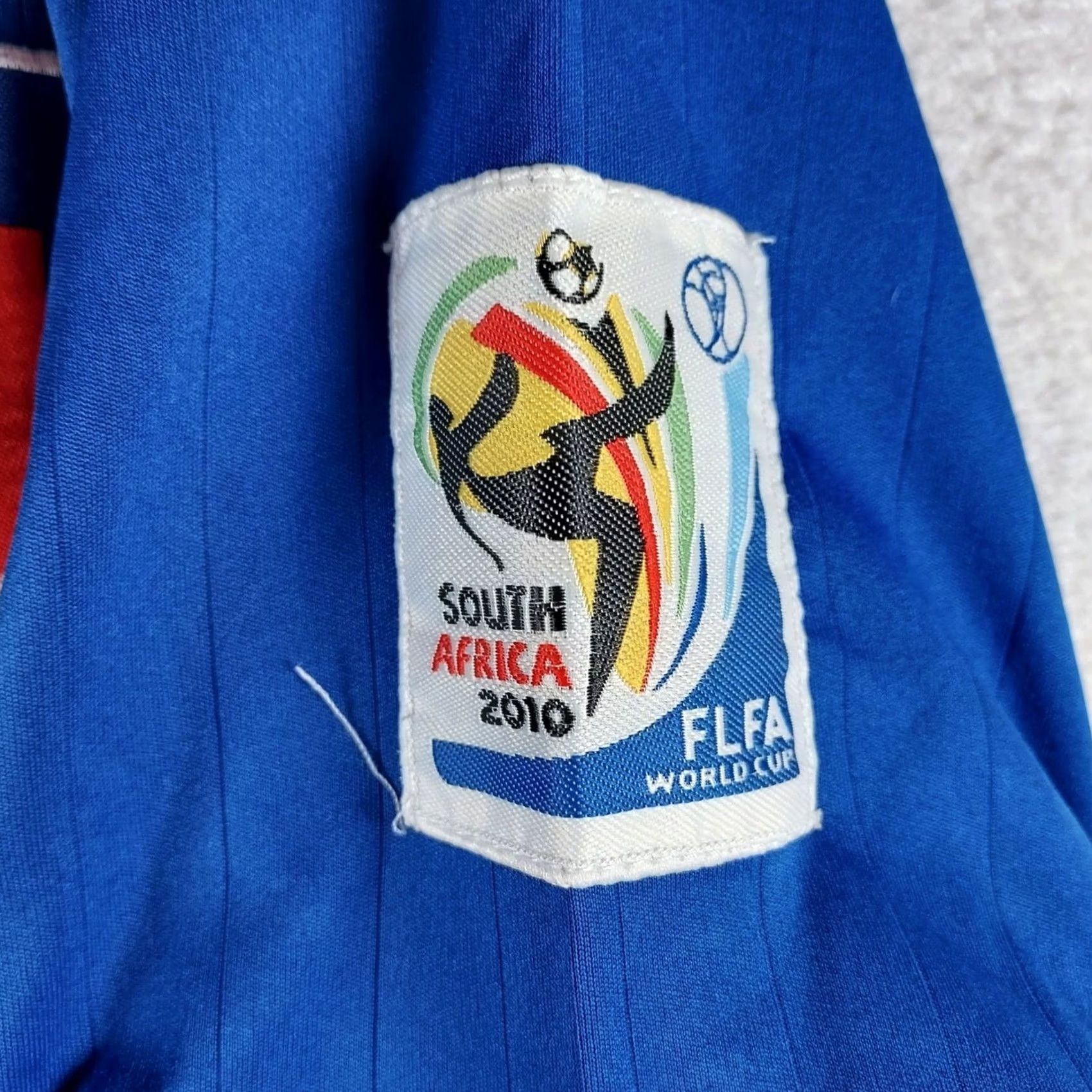Vintage VINTAGE Italy 2010 FIFA World Cup Soccer Jersey Airness Men’s M Blue Gold Short Sleeve V-Neck Shirt Jerseys Mens Size US M / EU 48-50 / 2 - 3 Thumbnail