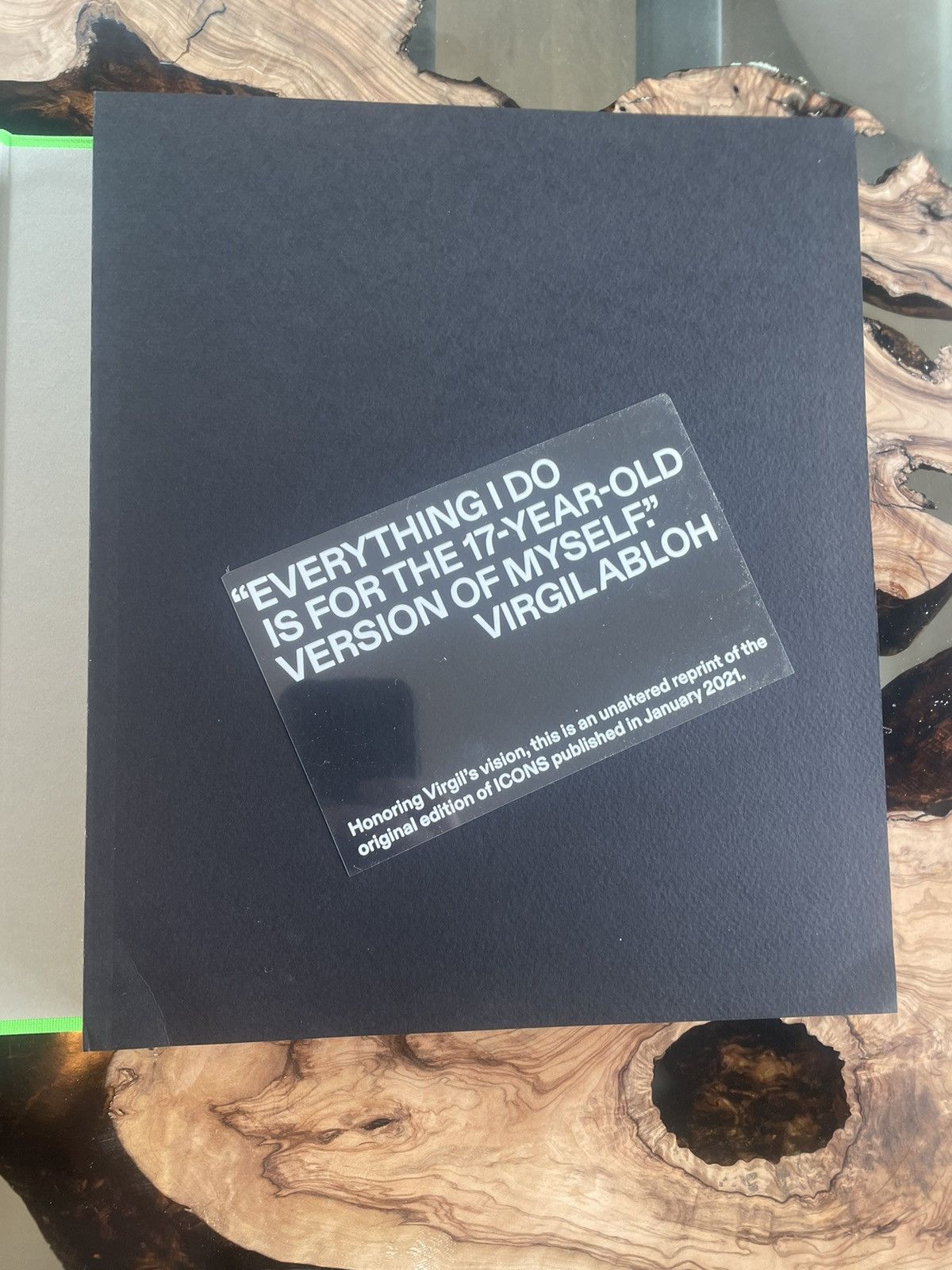 Nike × Off-White Virgil Abloh. Nike. ICONS Coffee Table Book Size ONE SIZE - 10 Thumbnail
