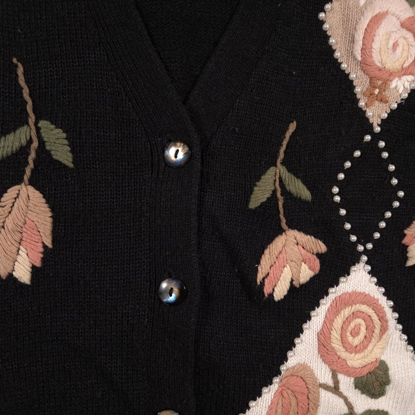 Vintage VINTAGE Spice of Life Cardigan Womens Medium Black Floral Pearl 90s Sweater Size M / US 6-8 / IT 42-44 - 4 Thumbnail