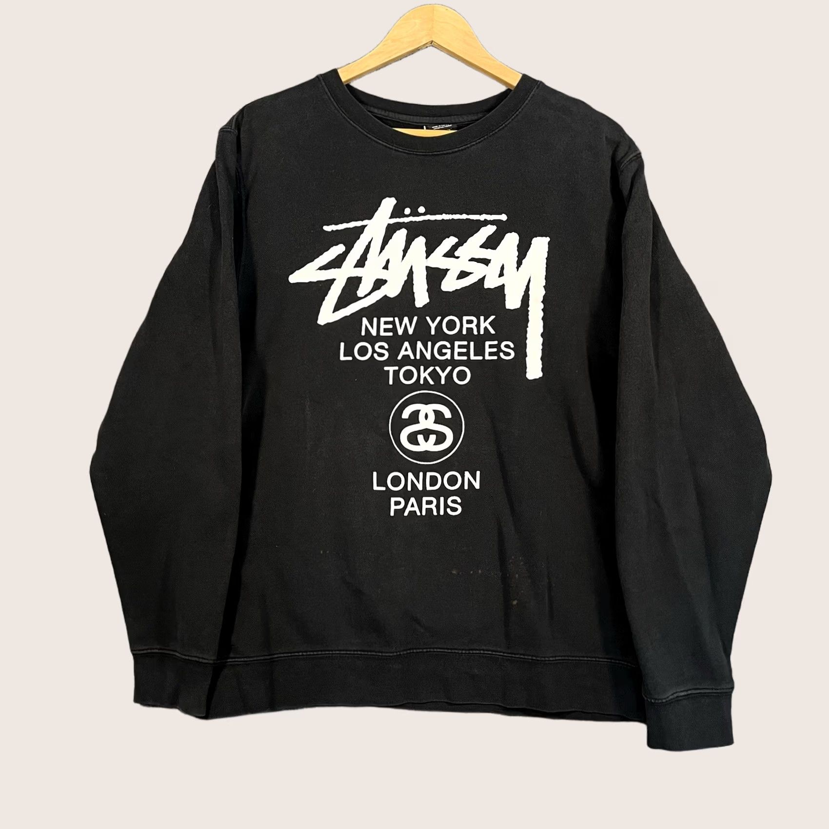 Vintage VINTAGE Stussy Sweatshirt Mens XL Black Crewneck Pullover Tokyo LA NY Size US XL / EU 56 / 4 - 1 Thumbnail