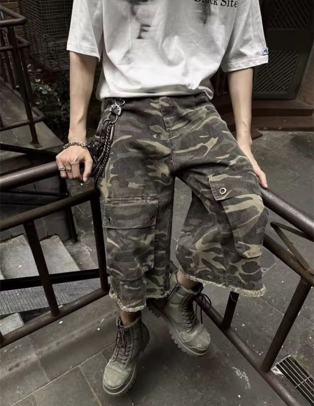 Other Y2K Baggy Distressed Camo Cargo Shorts |Tactical Raw Hem Size US 31 - 1 Thumbnail