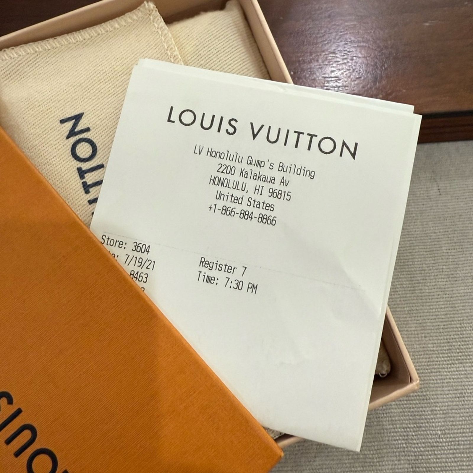 Louis Vuitton Louis Vuitton Tan Embossed Leather Card Holder with NBA Size ONE SIZE - 8 Thumbnail