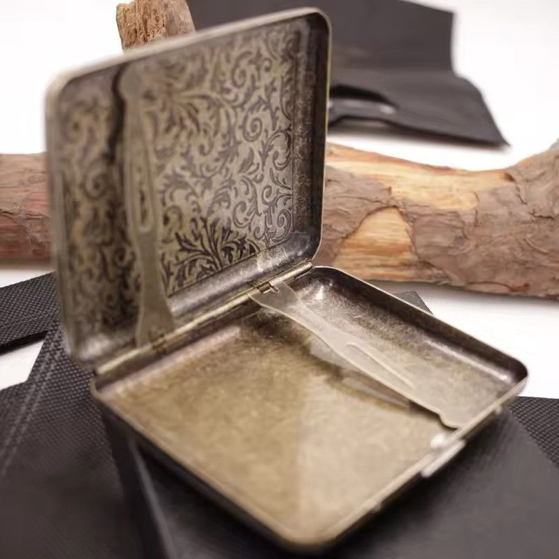 Other Retro Brass Portable Flower Pattern Cigarete Case Size ONE SIZE - 4 Thumbnail