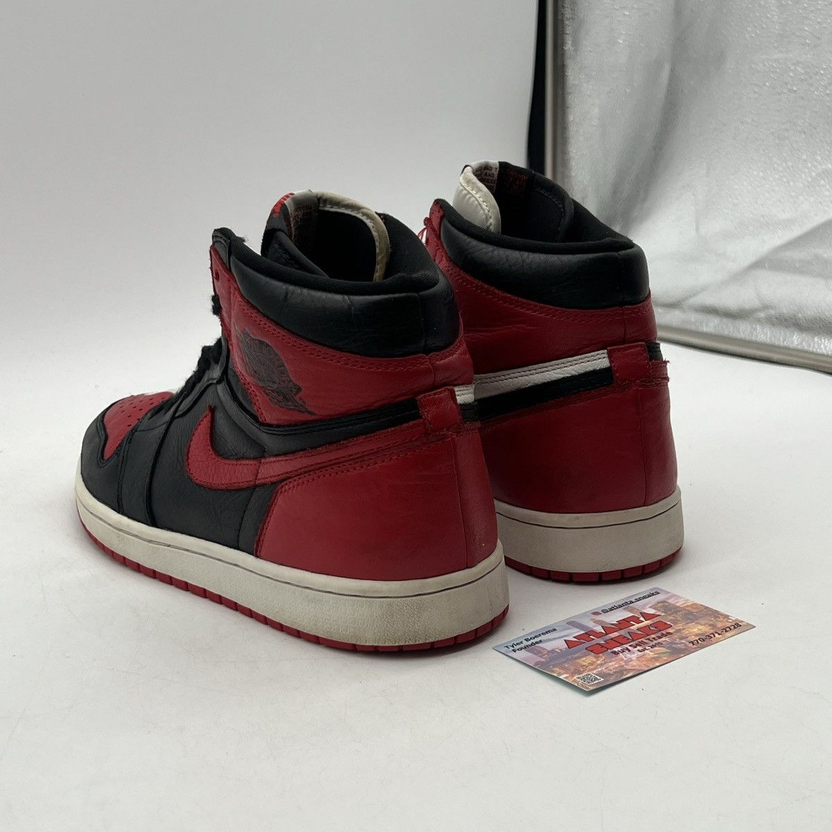 Nike Air Jordan 1 high homage to home Size US 10 / EU 43 - 4 Thumbnail