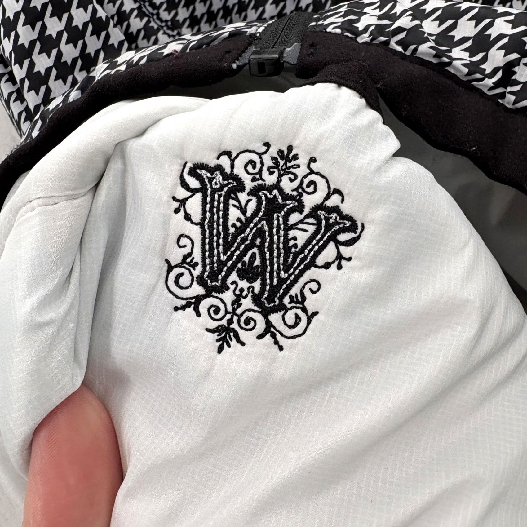 Footjoy FootJoy Vest Womens M Black White Houndstooth Reversible Zip Pockets Logo Embroidered Lined Bodywarmer Sleeveless Short Jacket/Coat Vintage No N/A Size M / US 6-8 / IT 42-44 - 4 Thumbnail