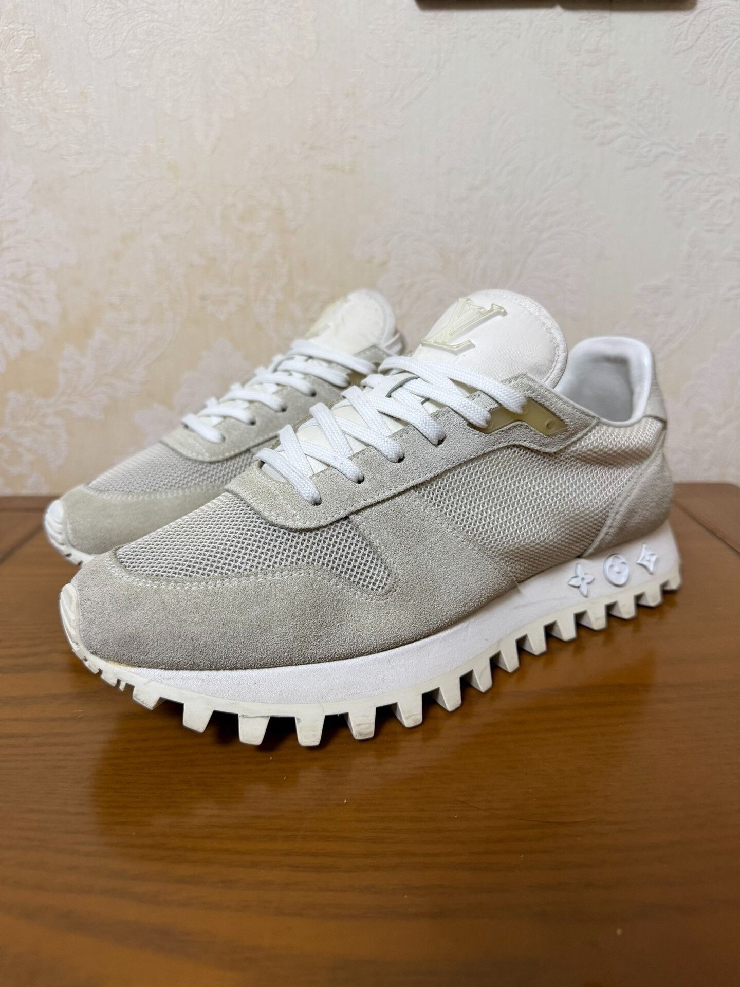 Louis Vuitton Louis Vuitton Running White Lowtop Sneakers 40 Men Size US 7.5 / EU 40-41 - 1 Thumbnail