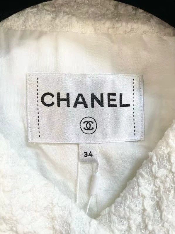 Chanel Chanel 23 small v-neck soft mud white coats Size XXS / US 00 / IT 34 - 6 Thumbnail