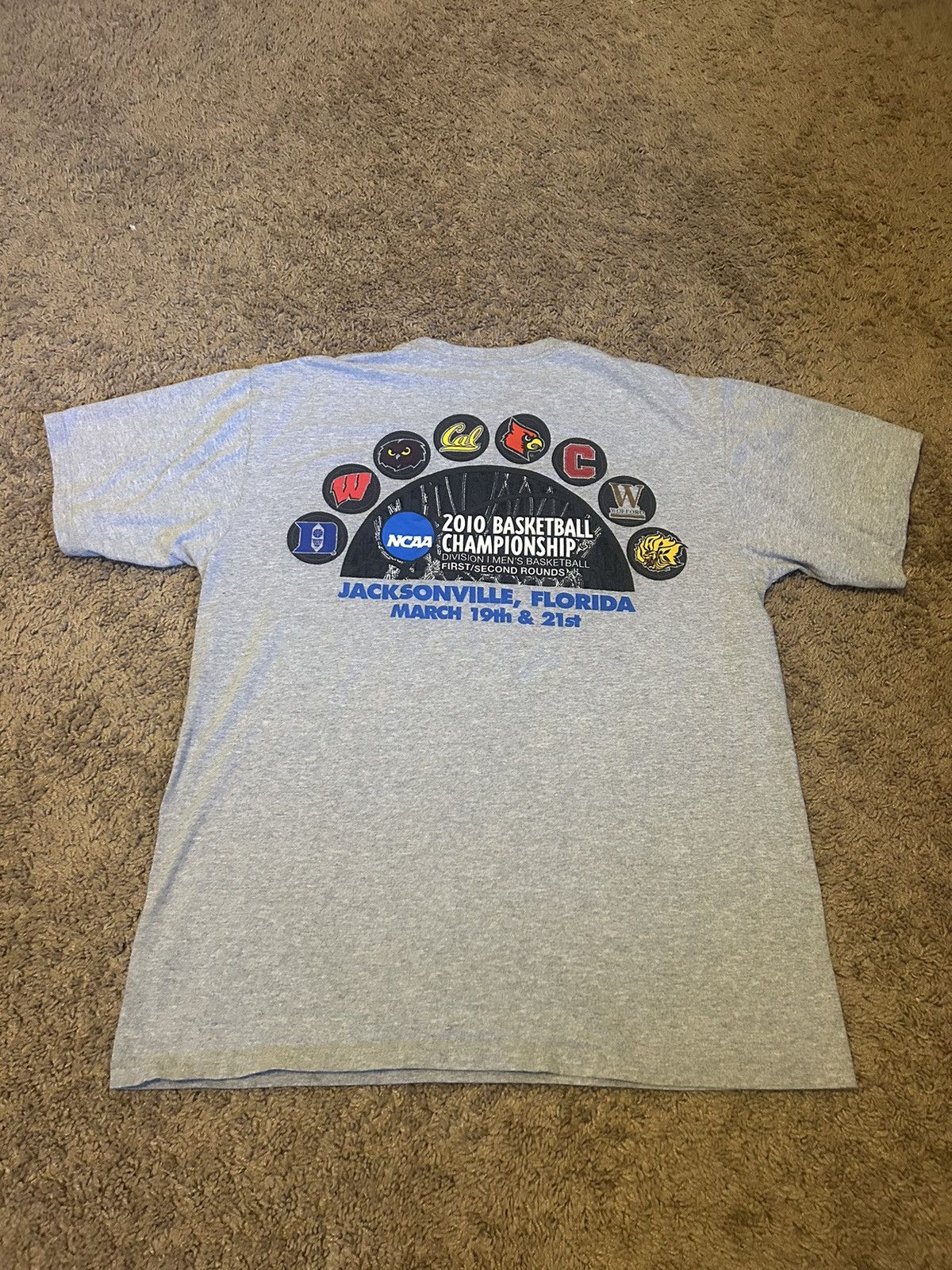 Nike 2010 Grey Nike NCAA Madness shirt Size US L / EU 52-54 / 3 - 4 Thumbnail